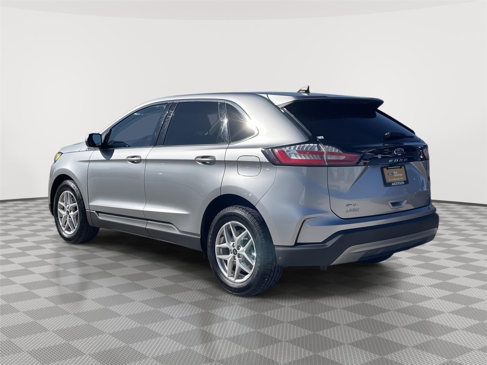 Vehicle photo 9