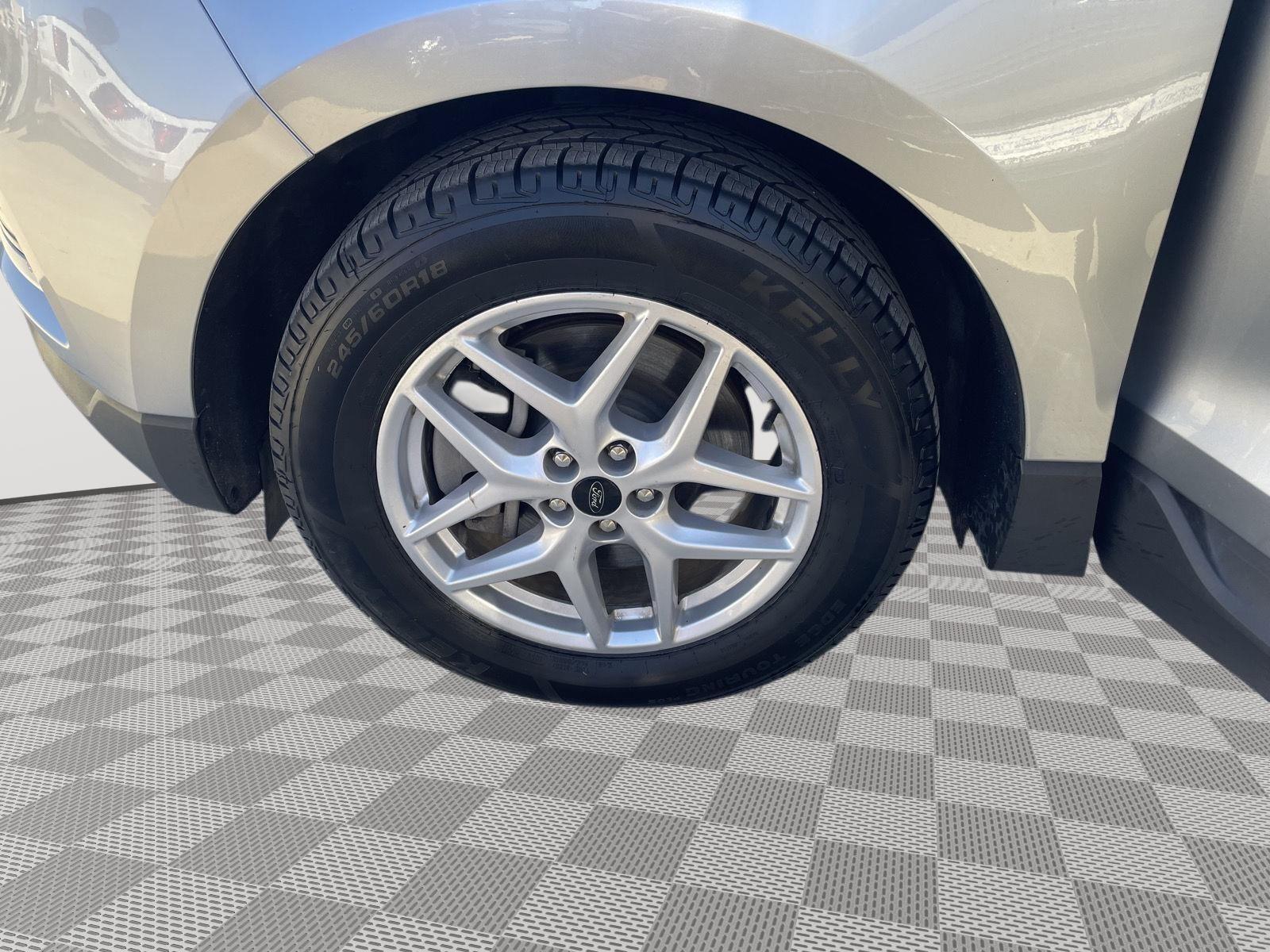 Vehicle photo 10