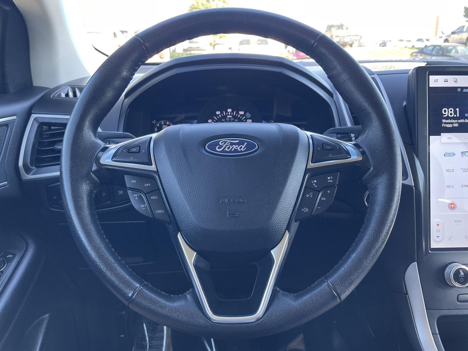 Vehicle photo 12