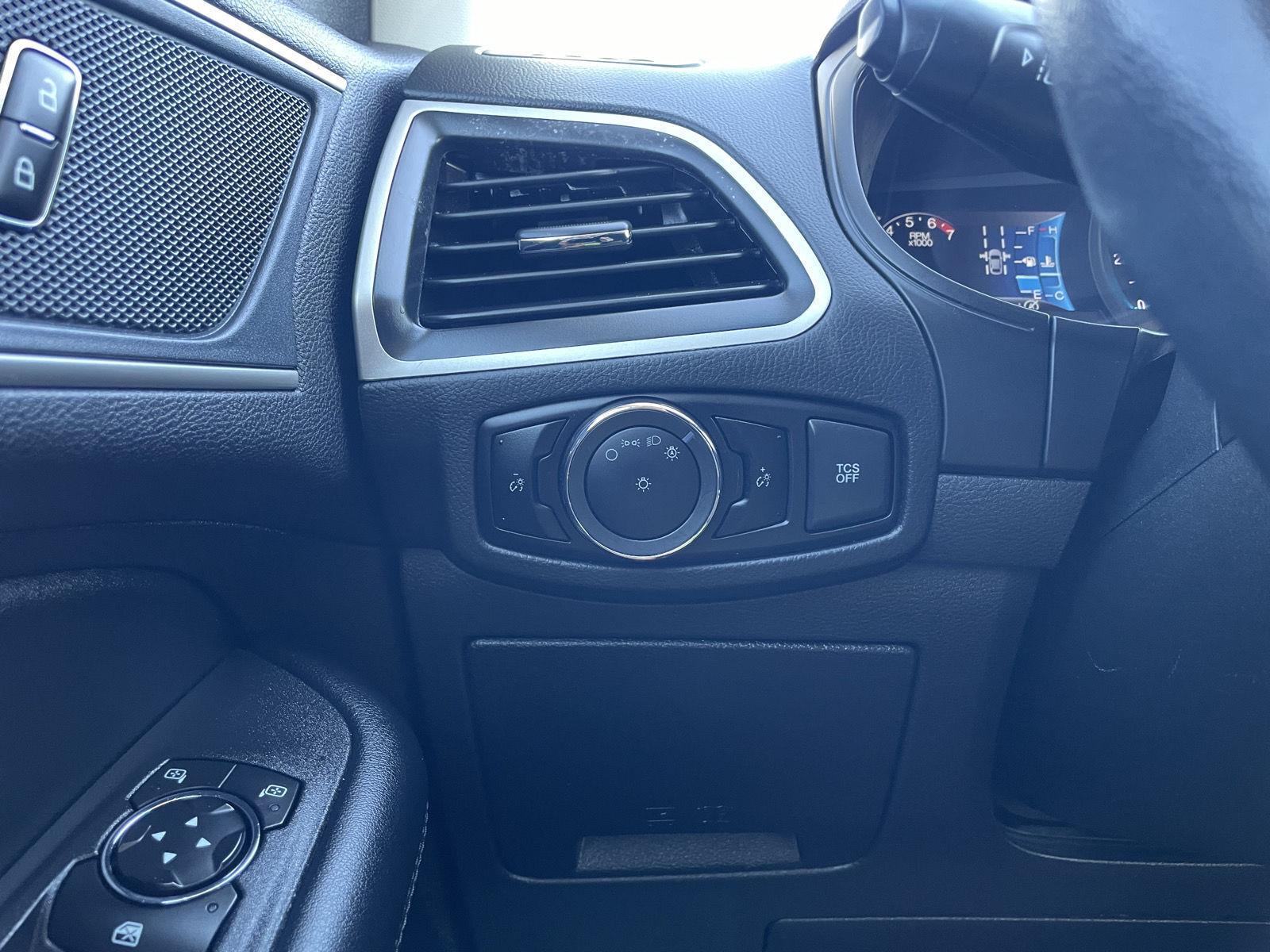 Vehicle photo 16