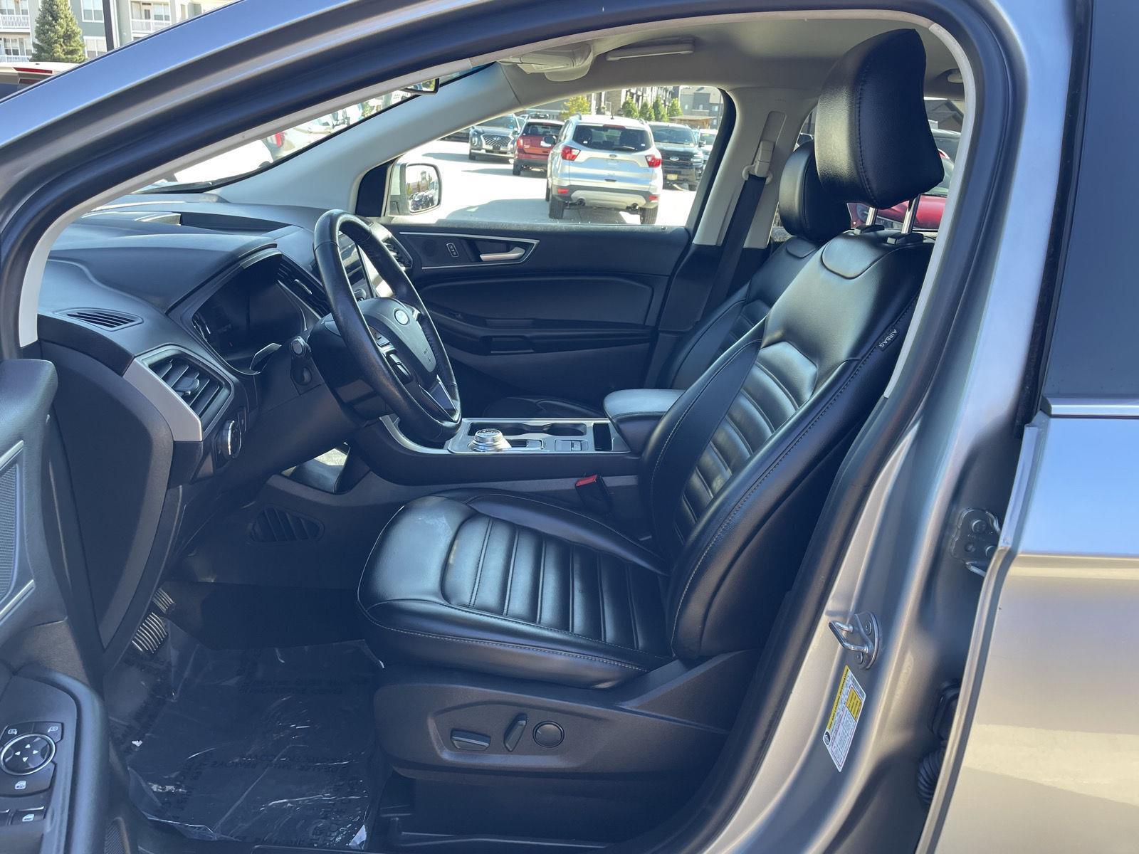 Vehicle photo 17
