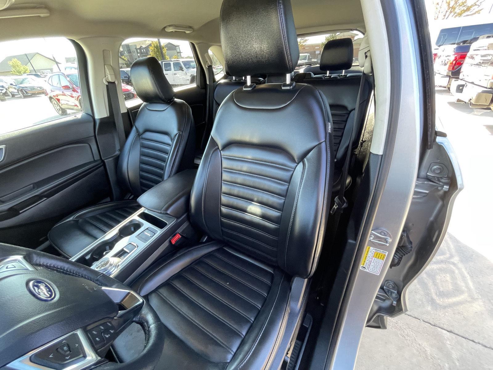 Vehicle photo 18