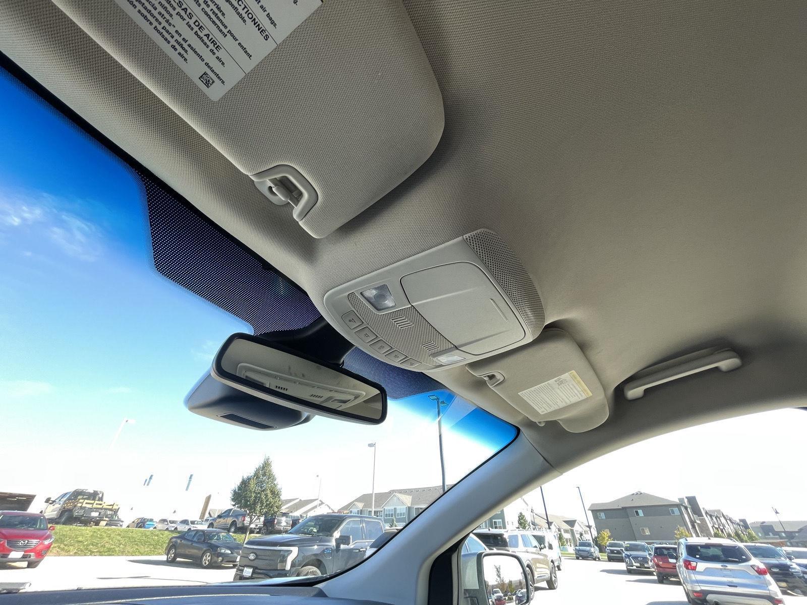 Vehicle photo 21