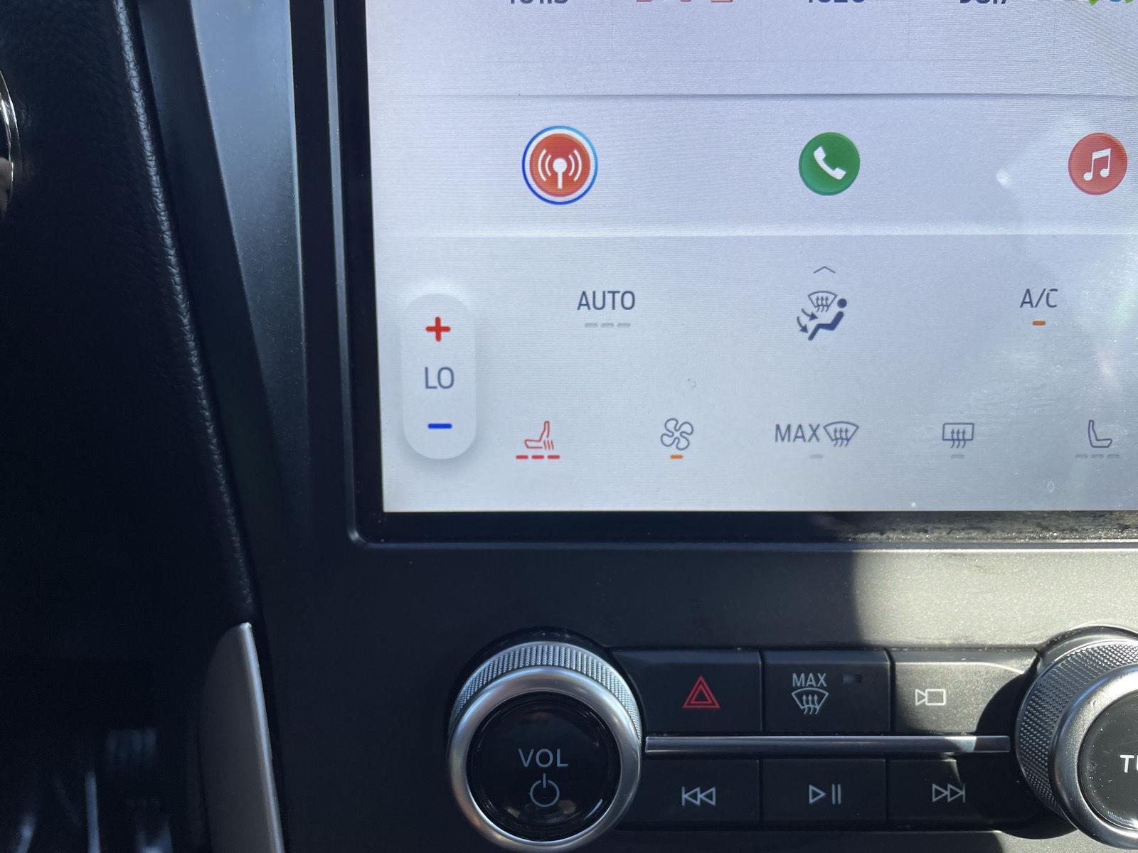 Vehicle photo 26