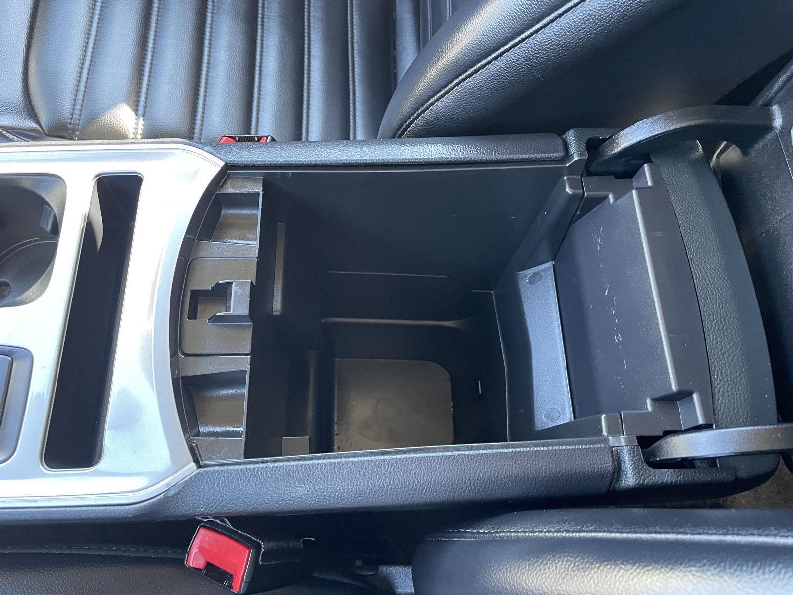 Vehicle photo 30