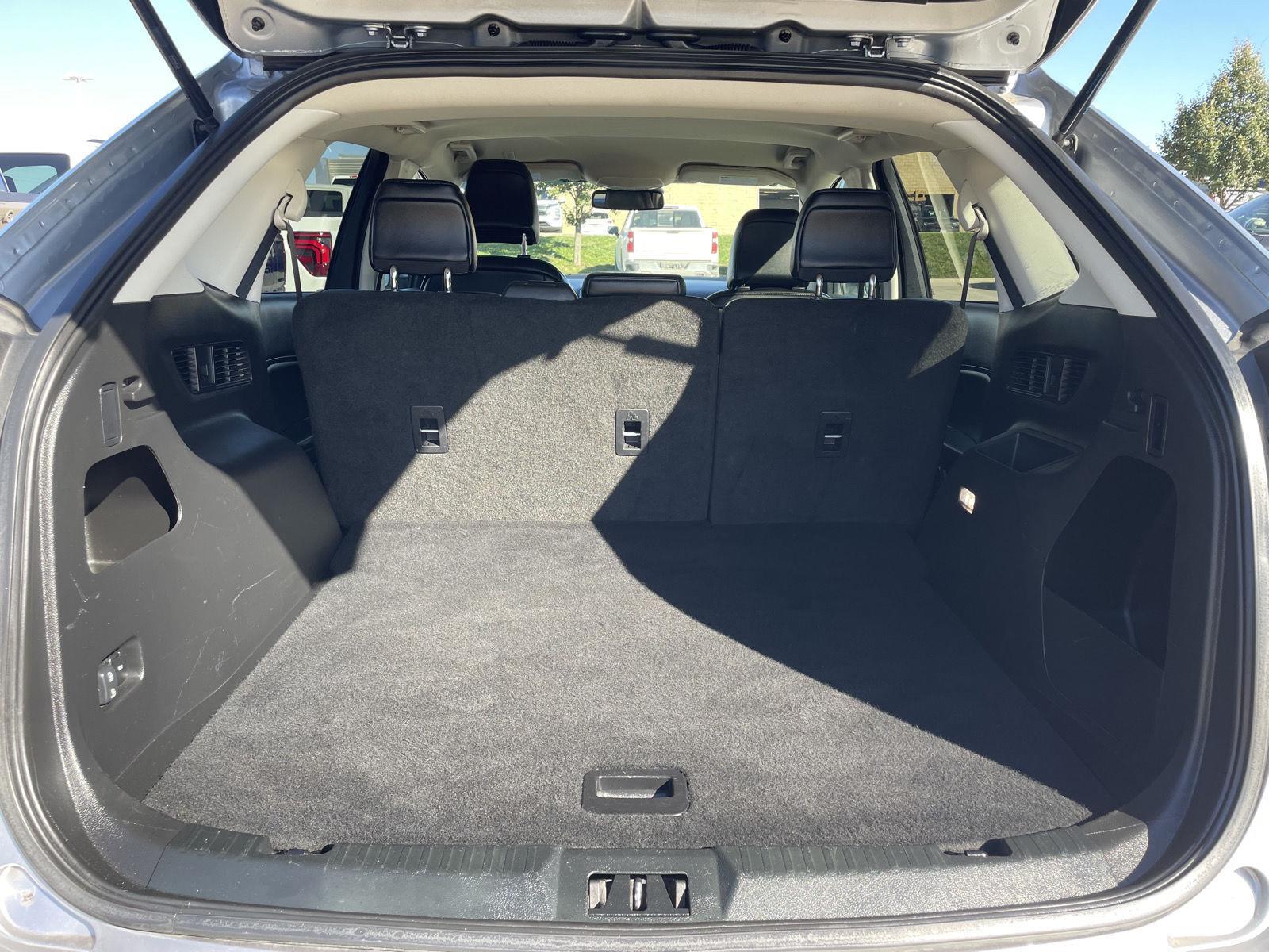 Vehicle photo 34