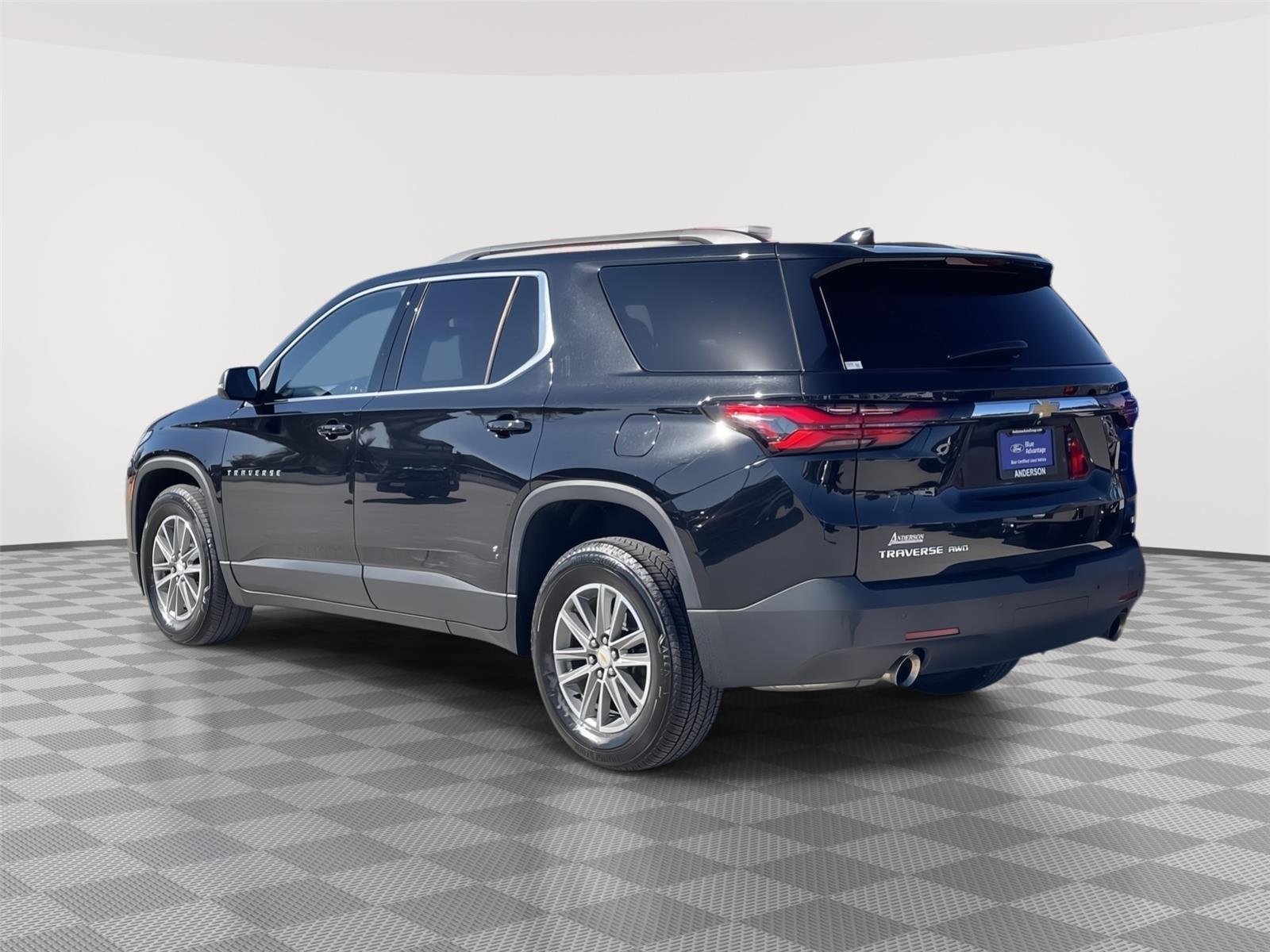 Vehicle photo 9