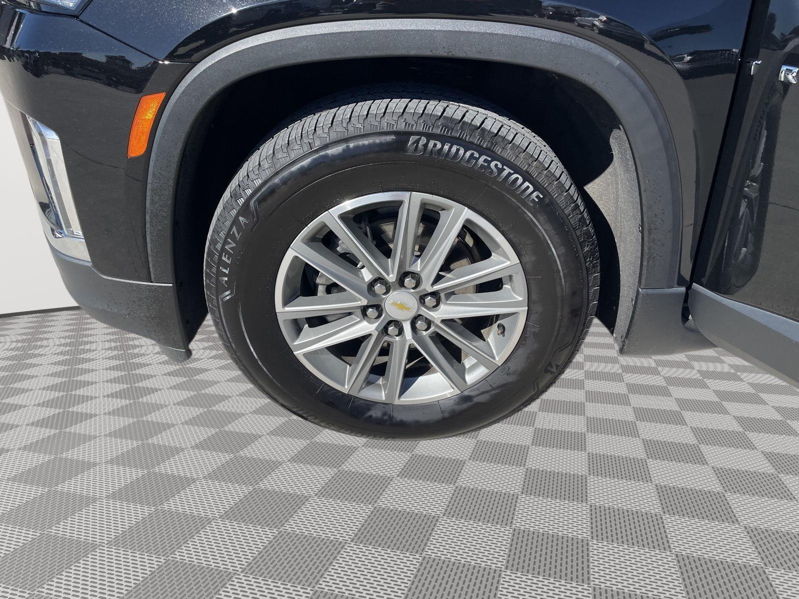Vehicle photo 10