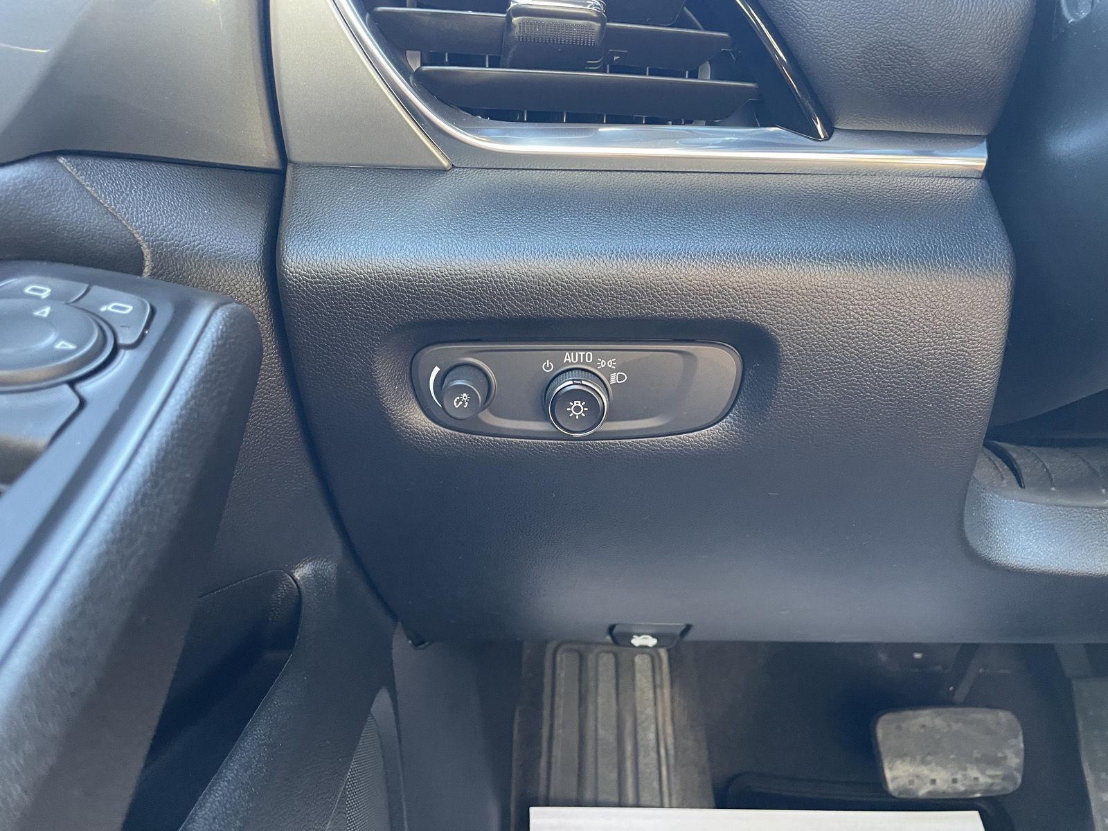 Vehicle photo 16