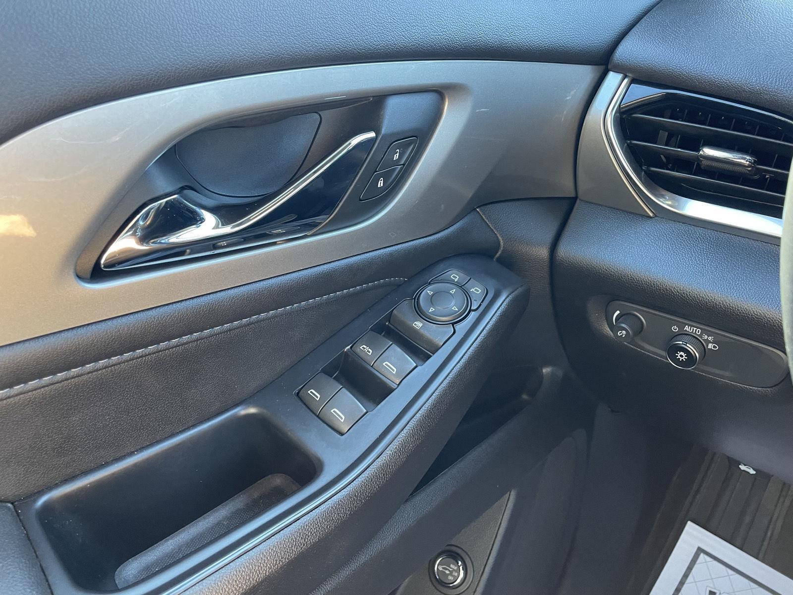 Vehicle photo 31