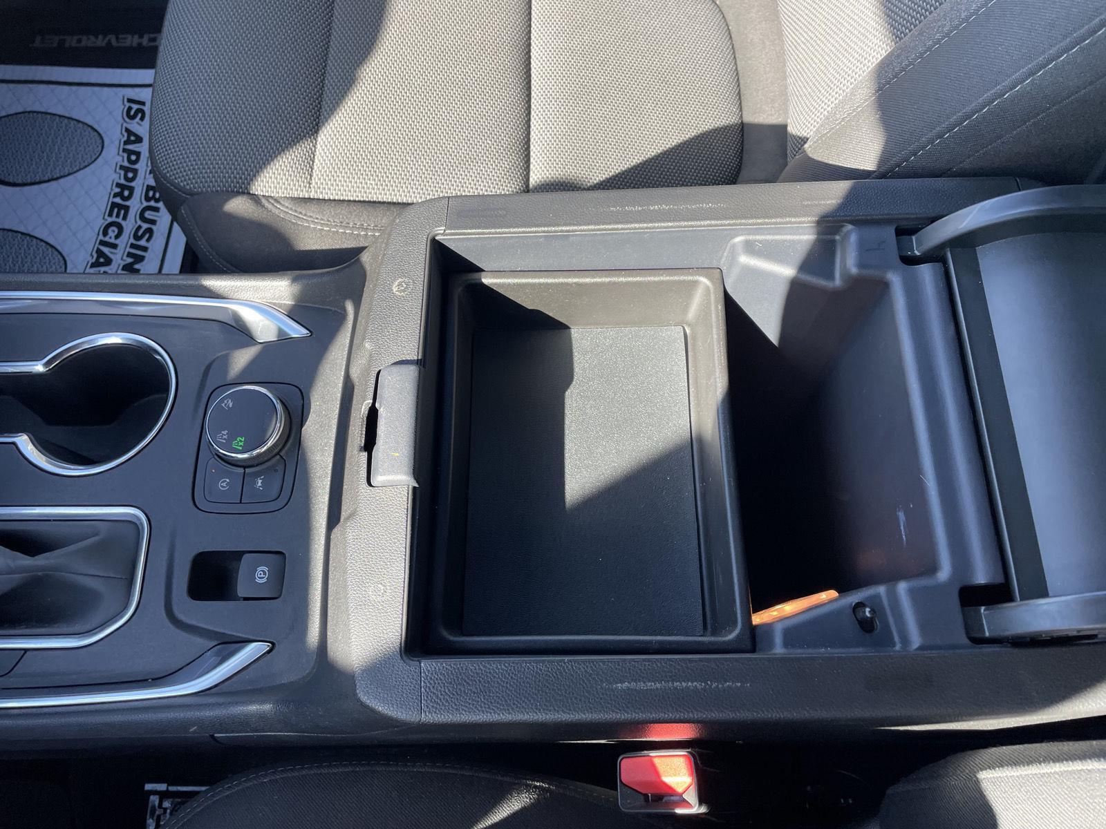 Vehicle photo 33