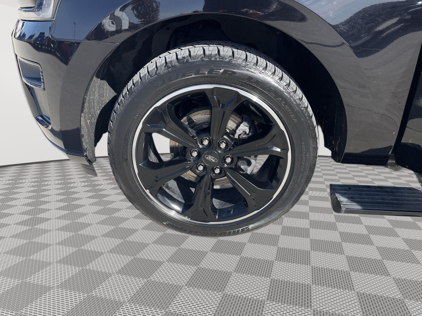 Vehicle photo 10