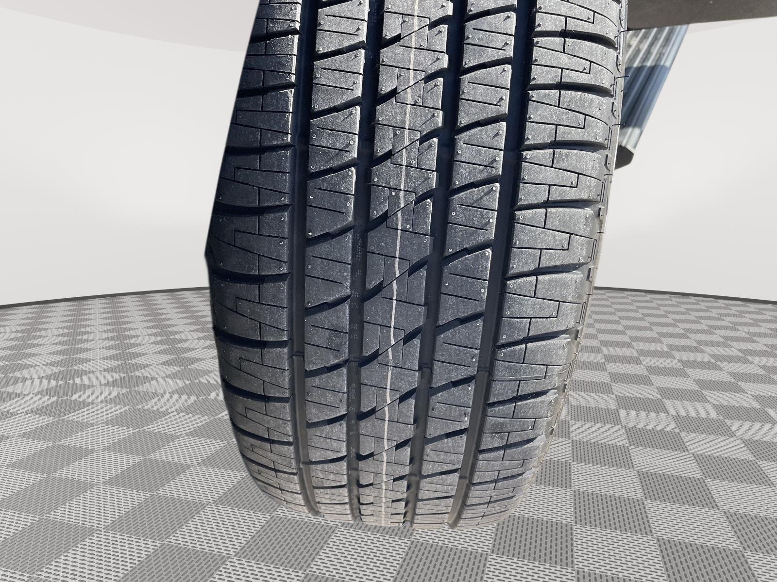 Vehicle photo 11