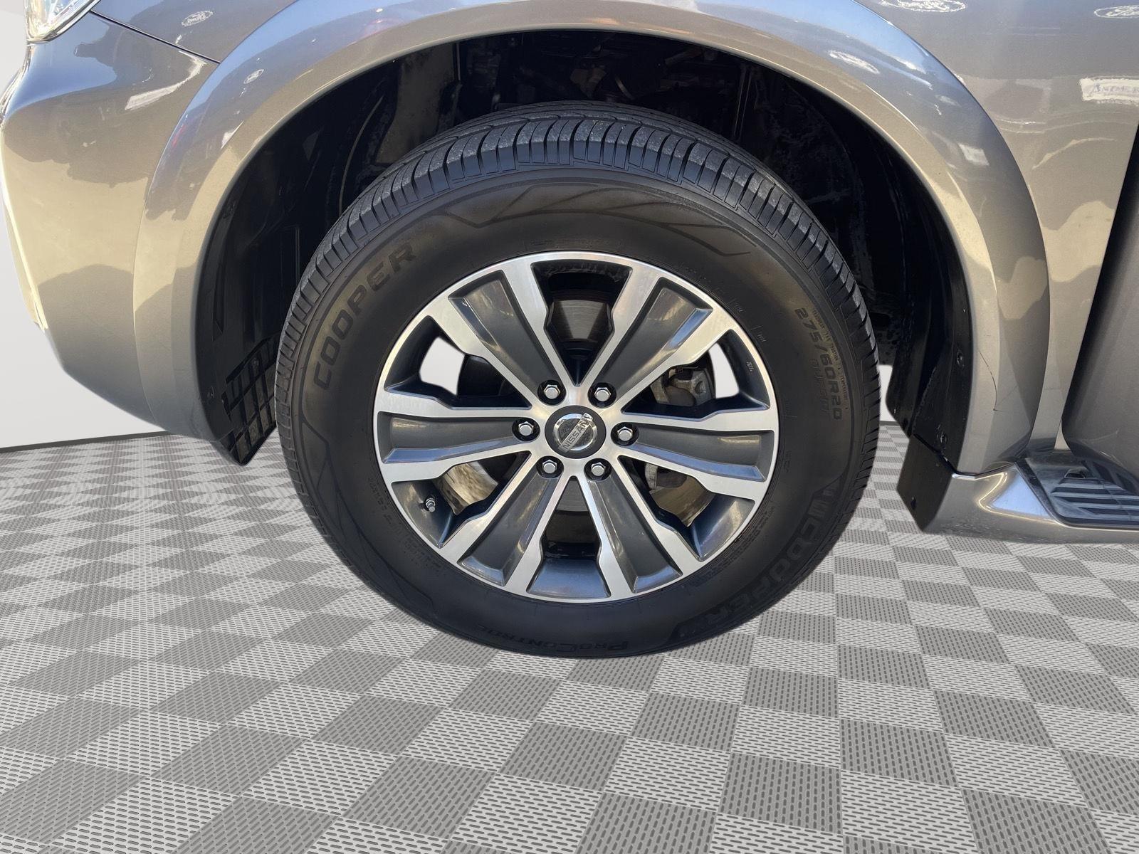 Vehicle photo 10