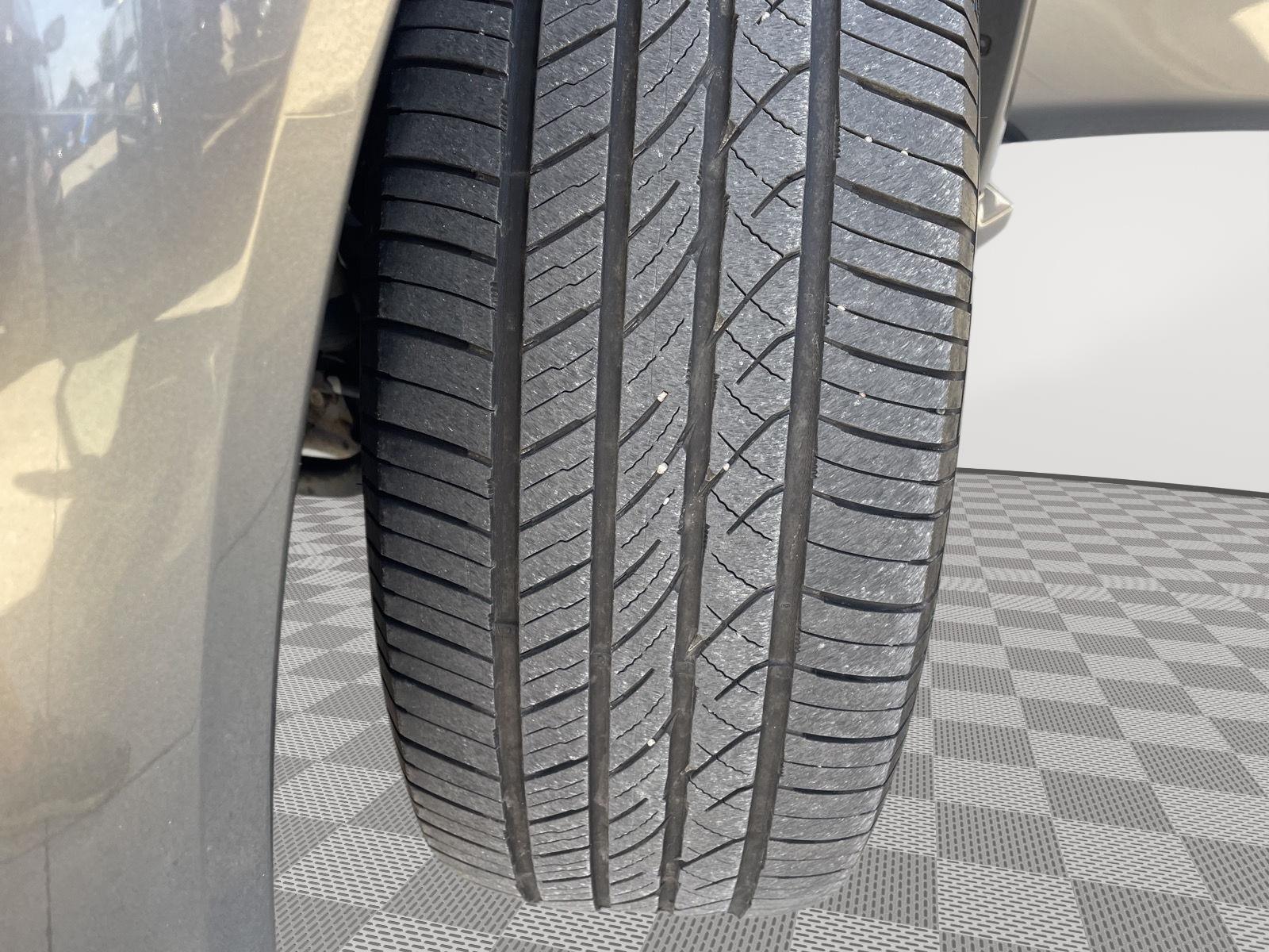 Vehicle photo 11