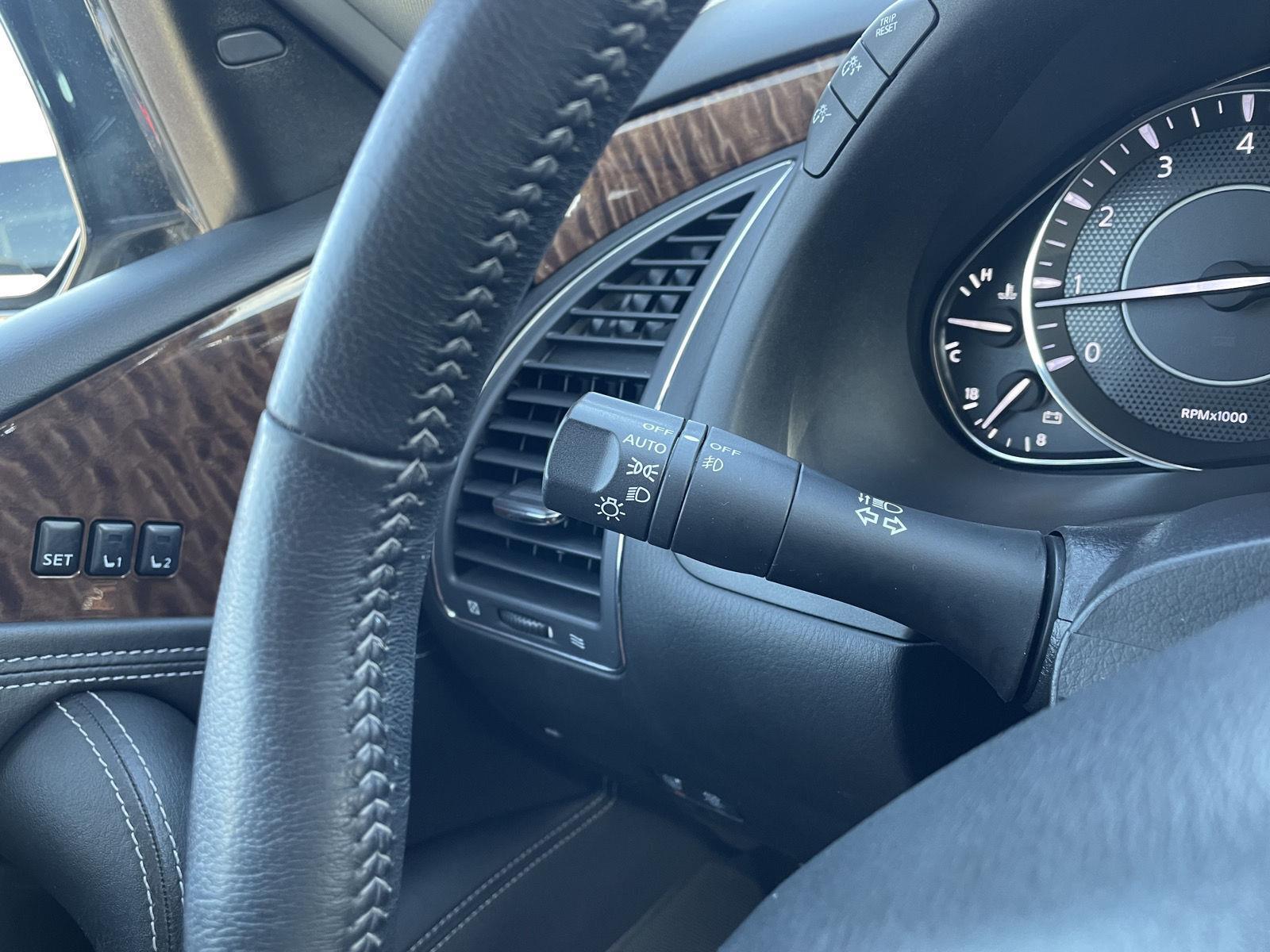 Vehicle photo 16