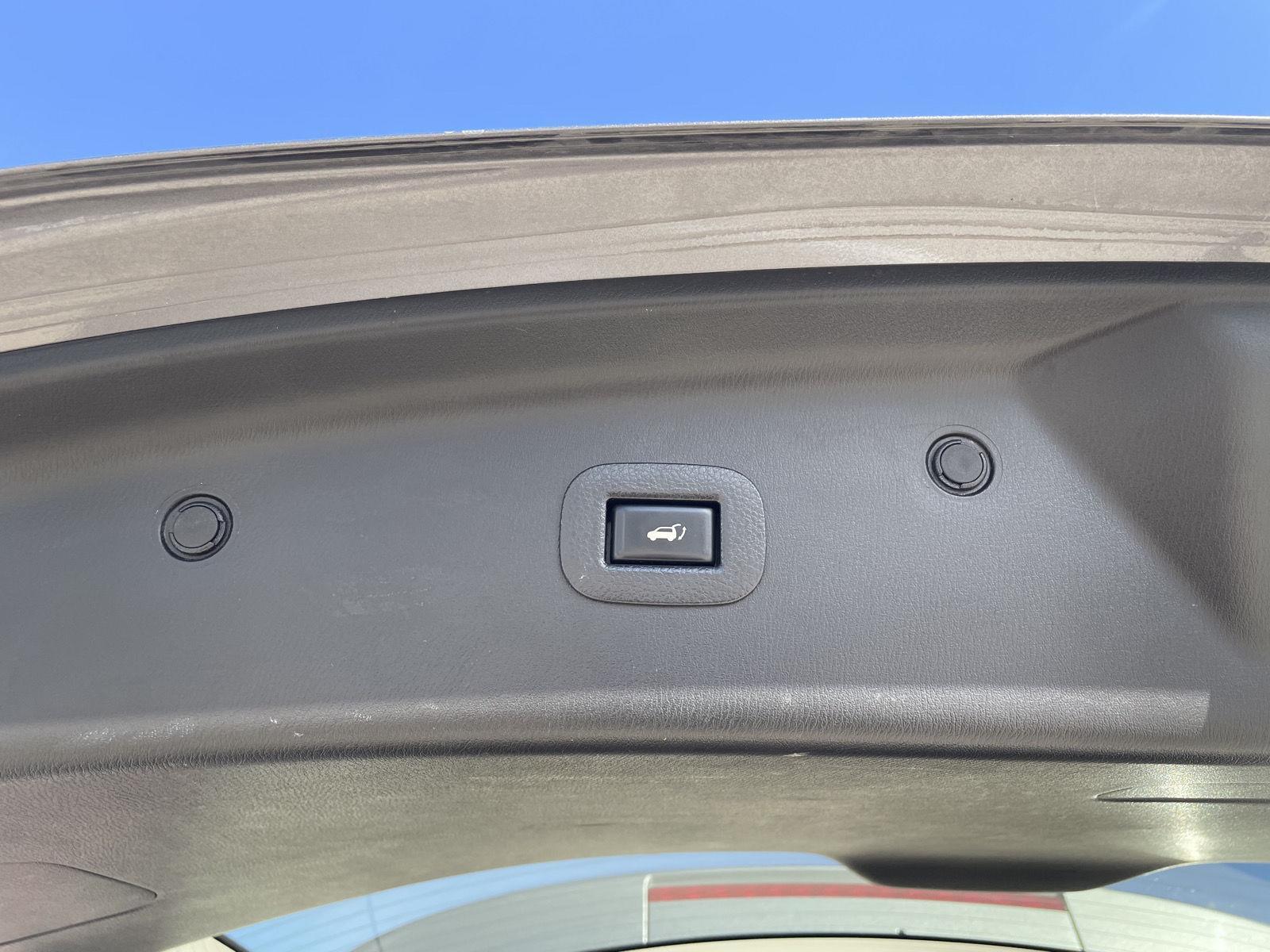 Vehicle photo 38