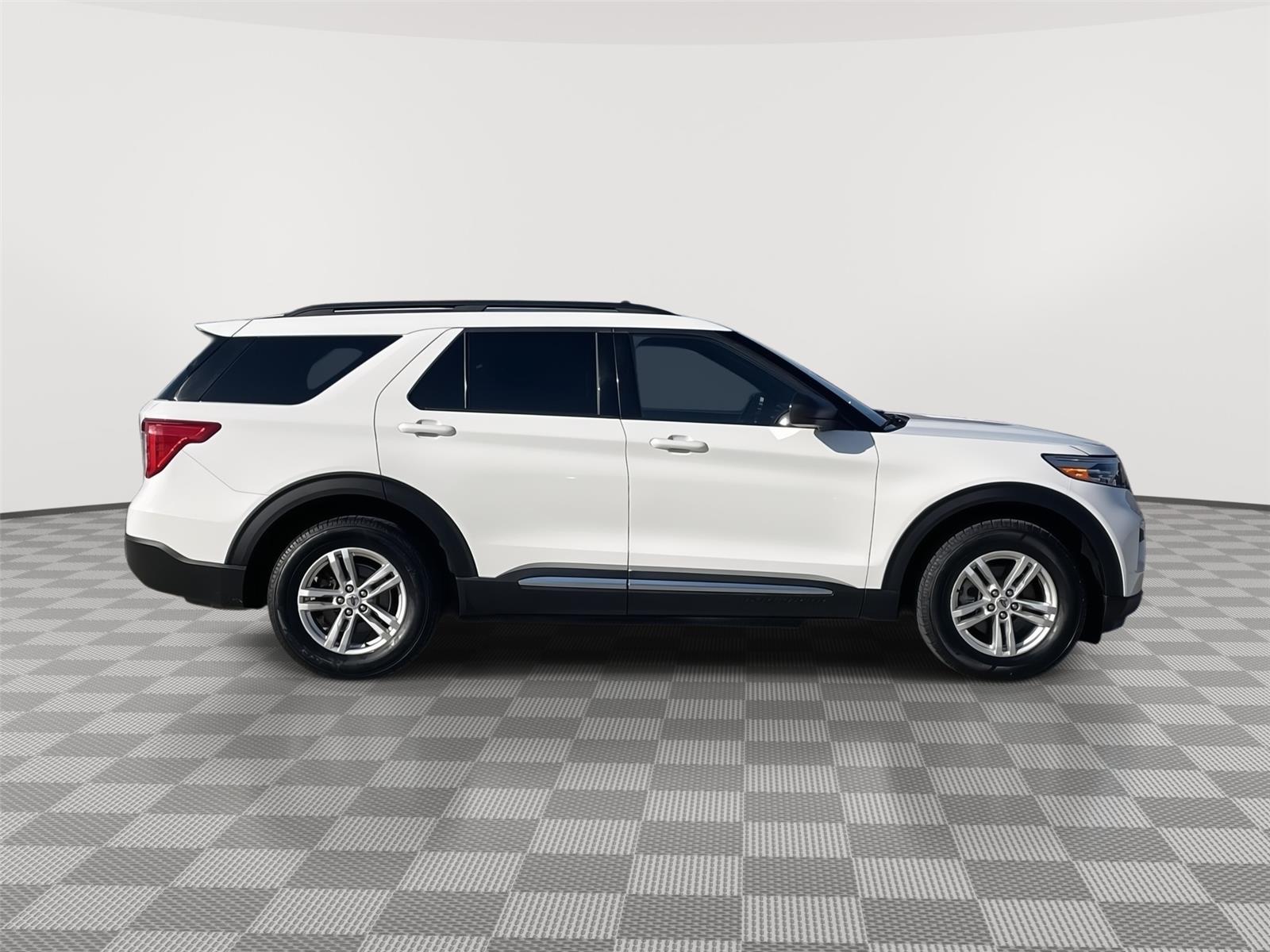 Vehicle photo 6