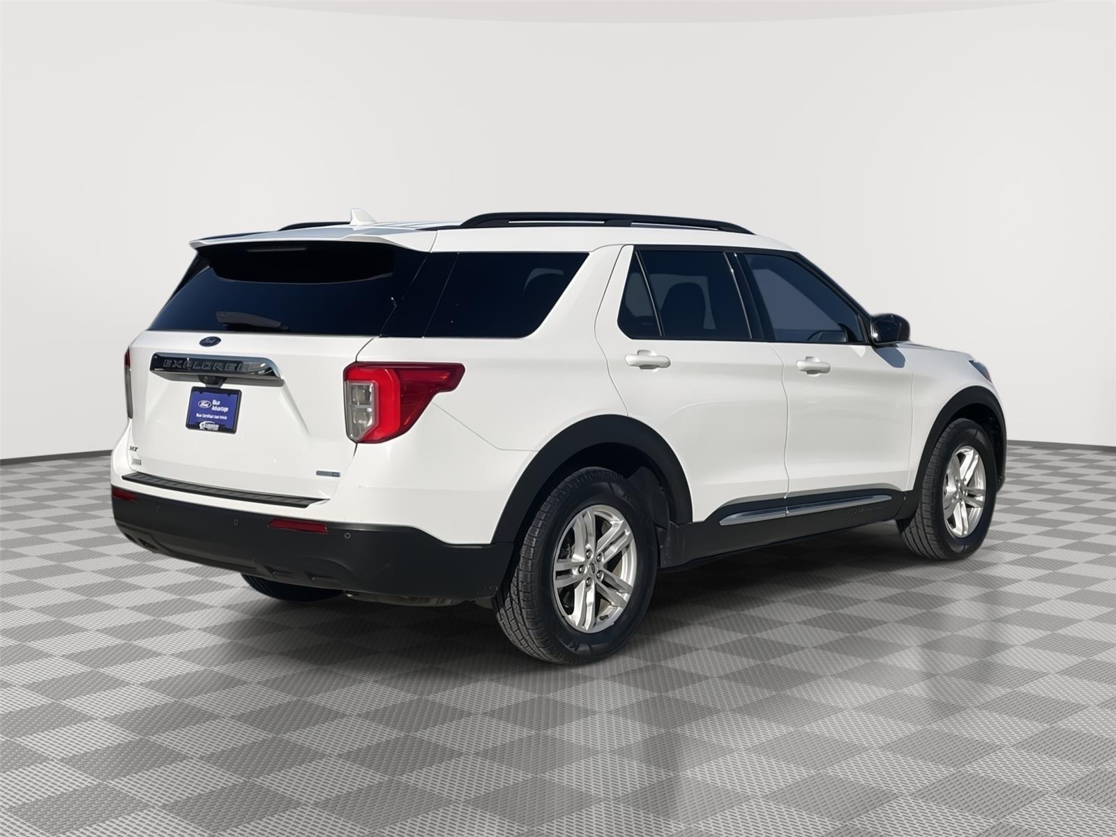Vehicle photo 7
