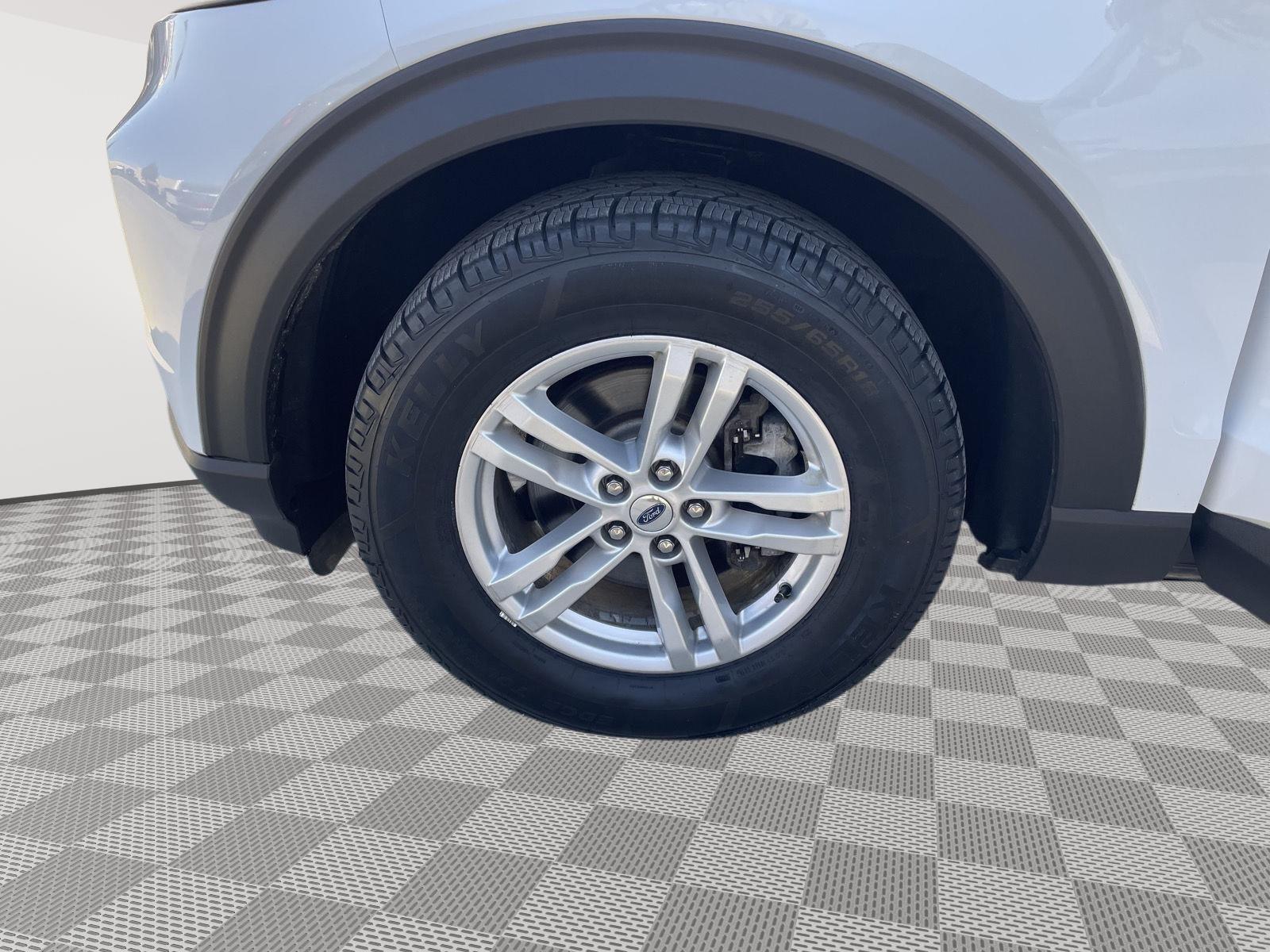 Vehicle photo 10