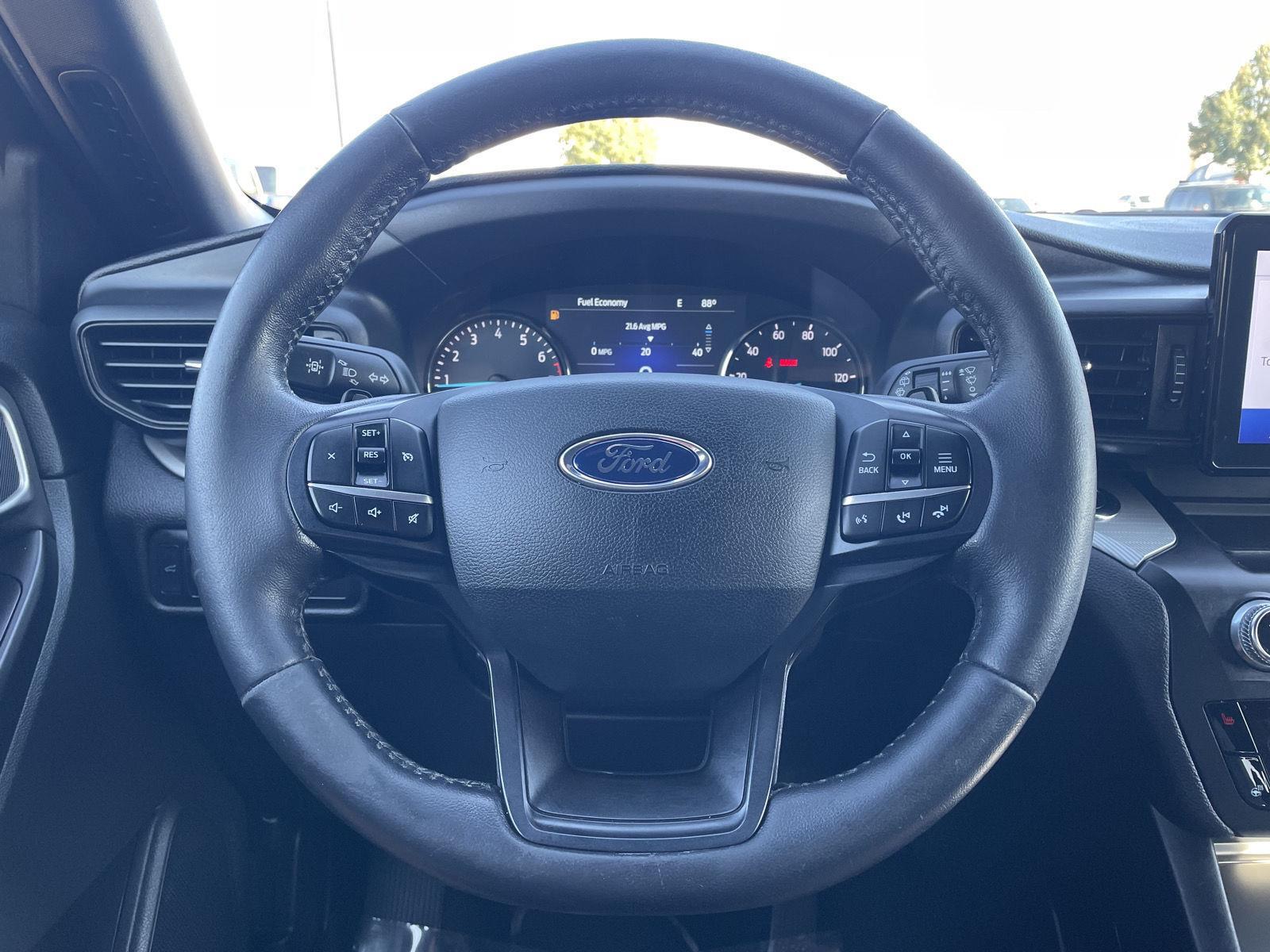 Vehicle photo 12
