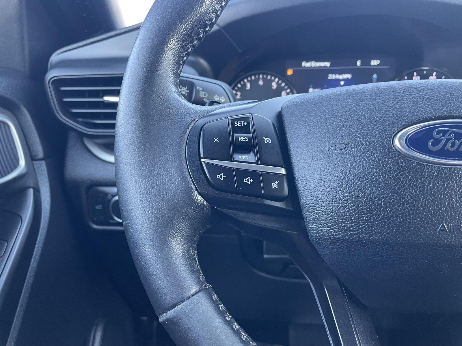 Vehicle photo 13