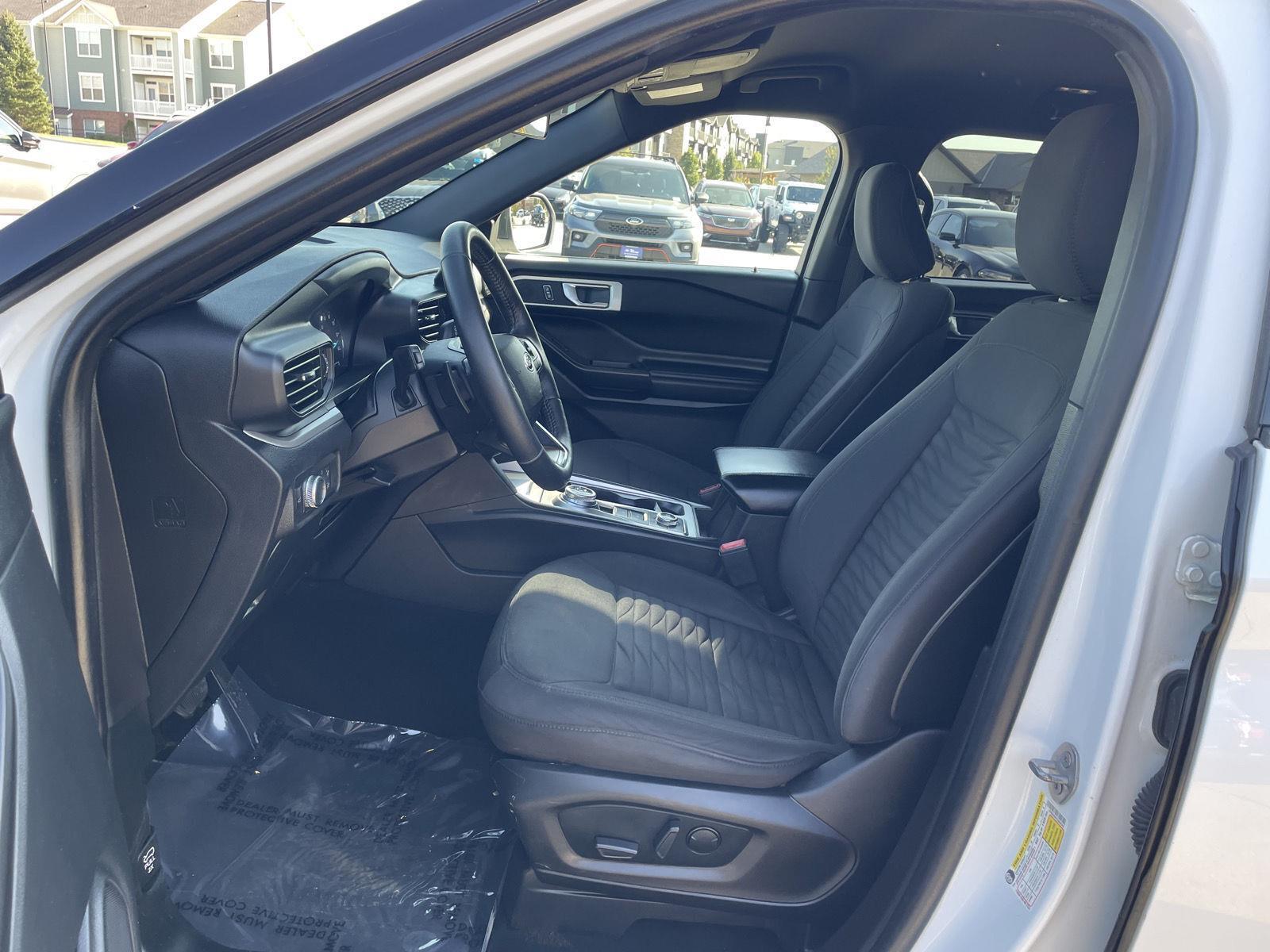 Vehicle photo 17