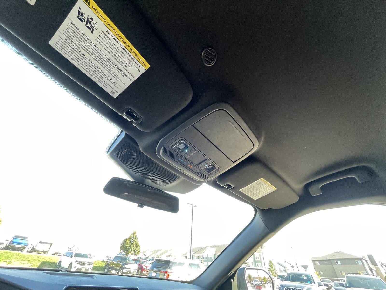 Vehicle photo 23