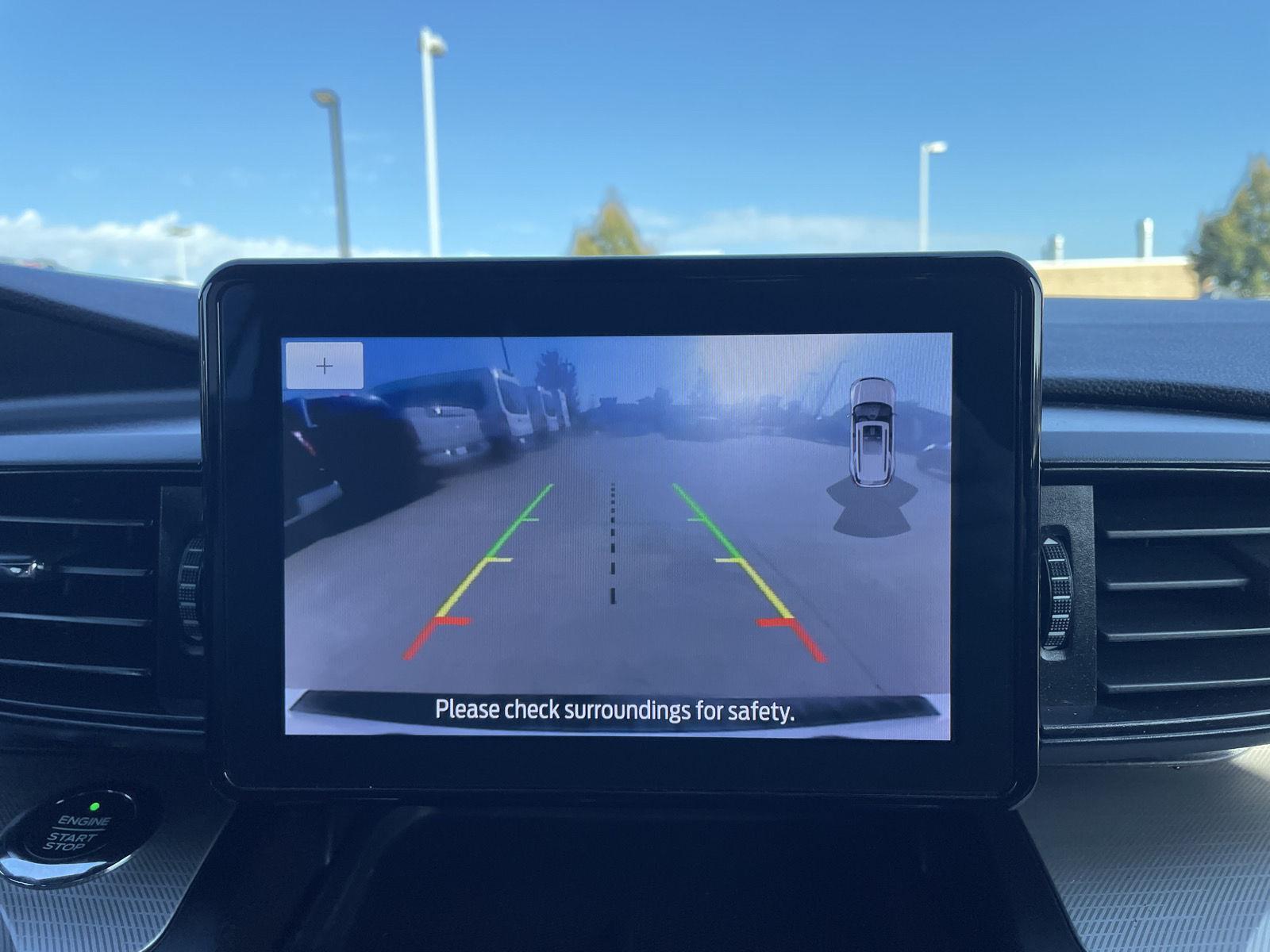 Vehicle photo 25