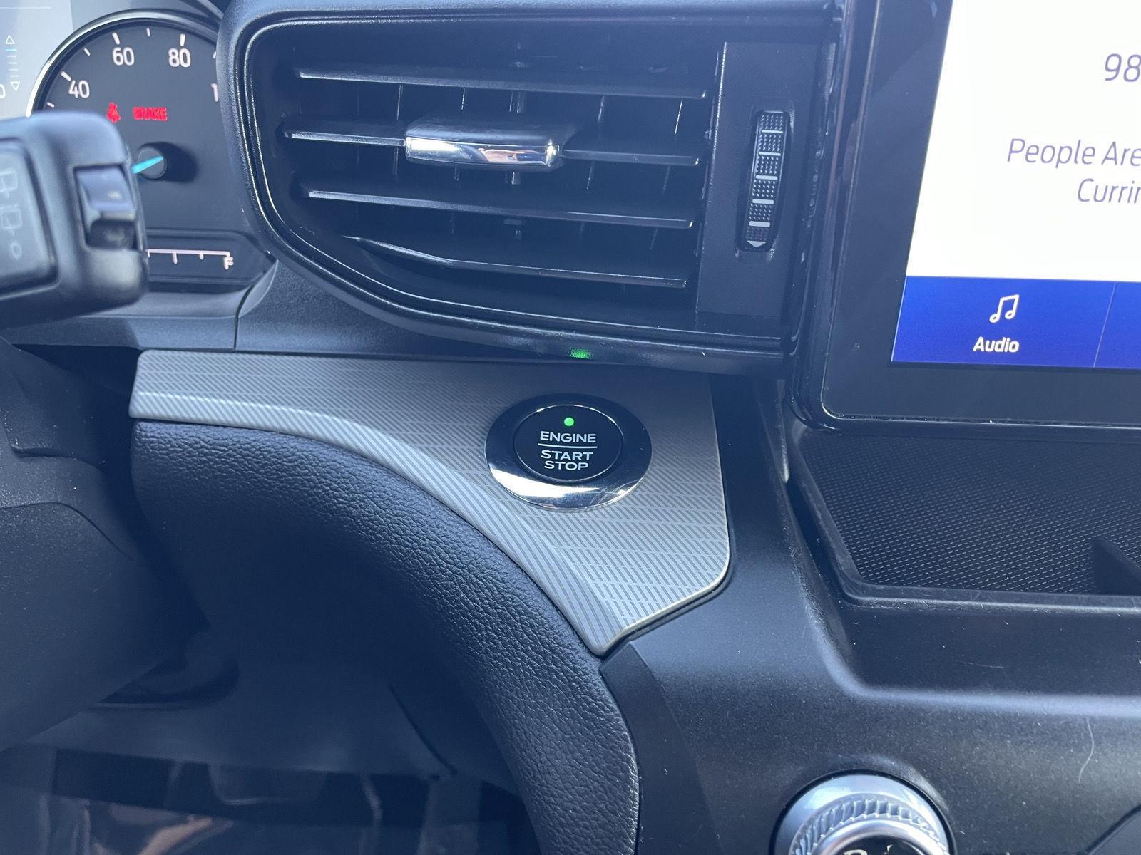 Vehicle photo 26