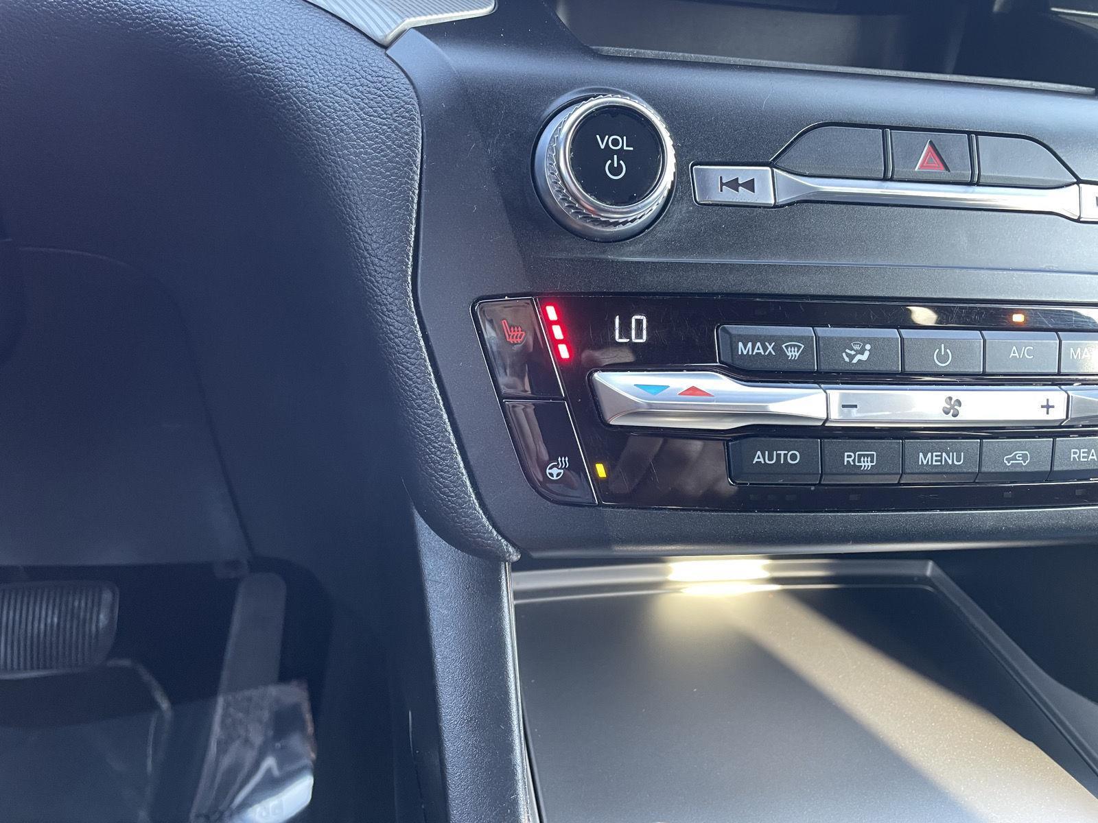 Vehicle photo 28