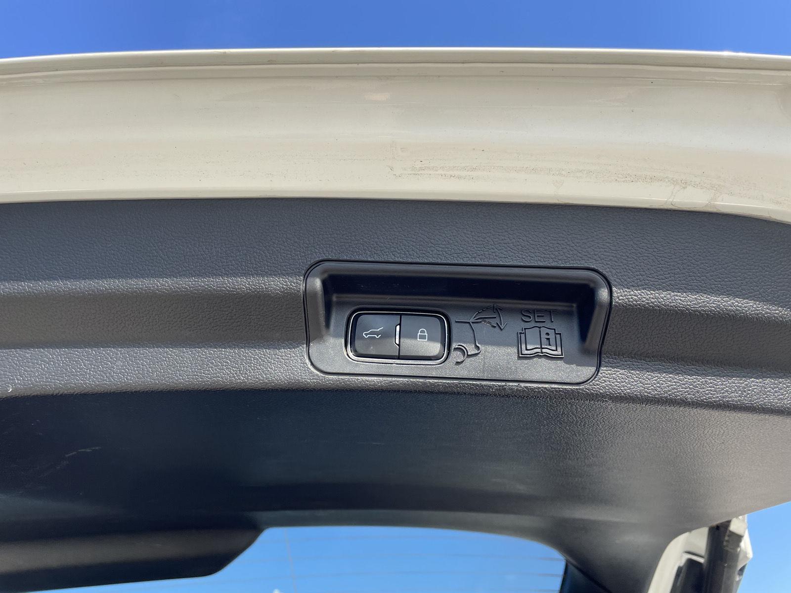 Vehicle photo 37