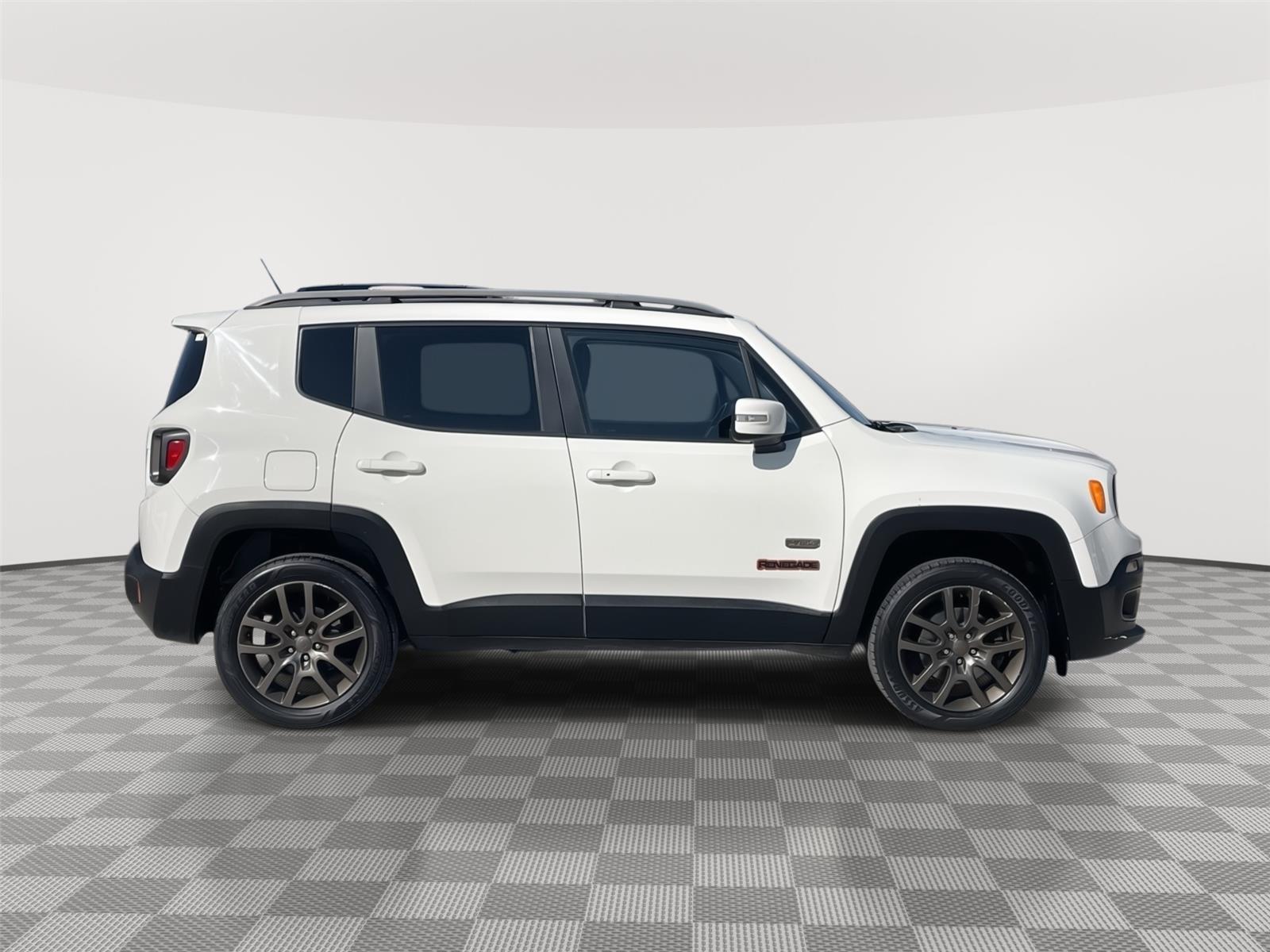 Vehicle photo 6
