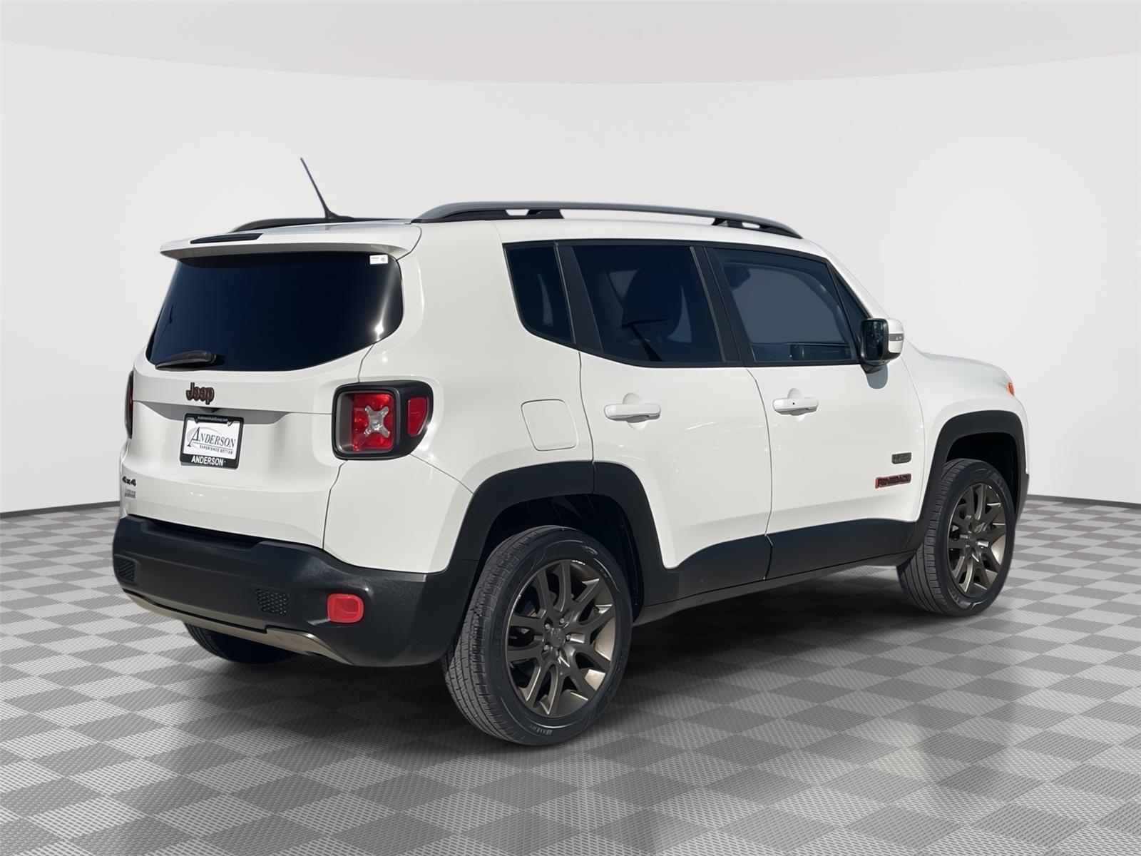 Vehicle photo 7