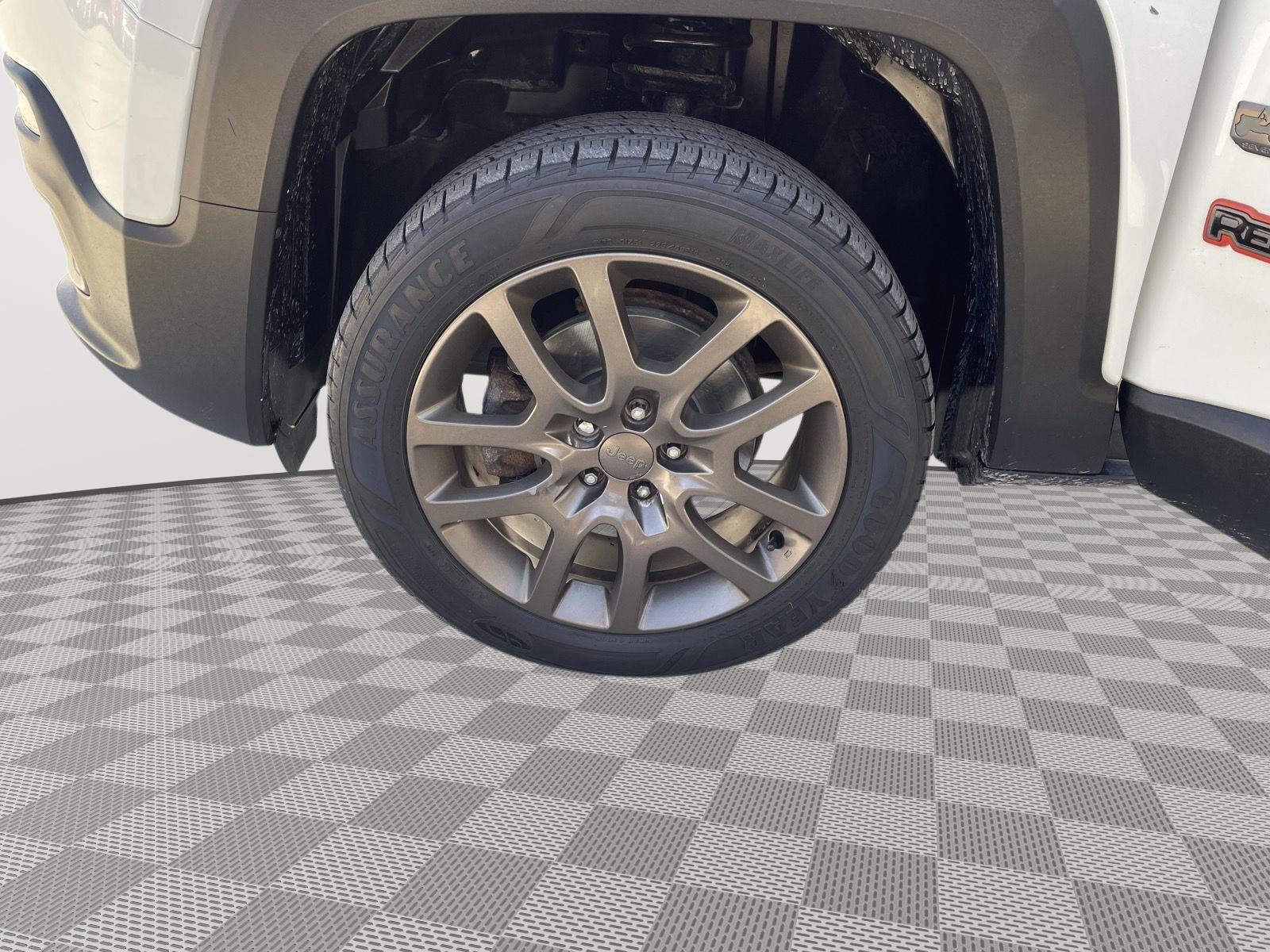 Vehicle photo 10