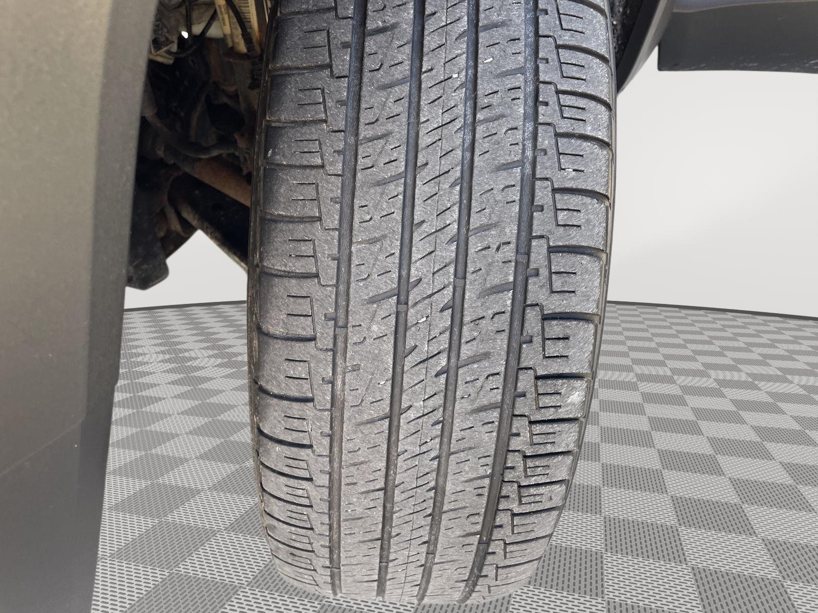 Vehicle photo 11