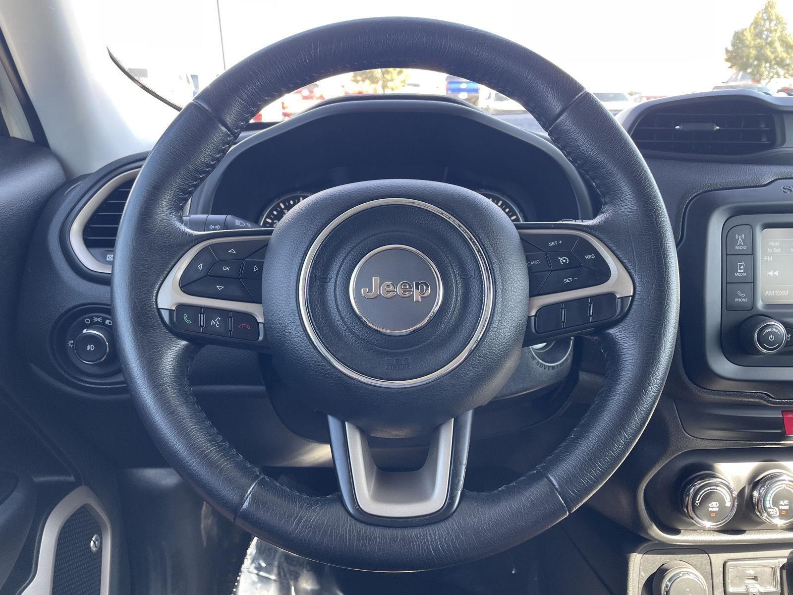Vehicle photo 12
