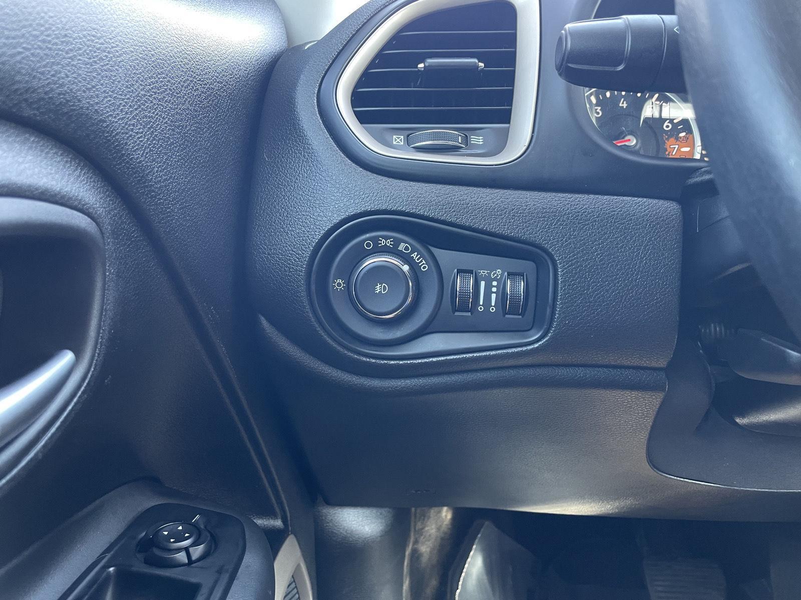 Vehicle photo 16