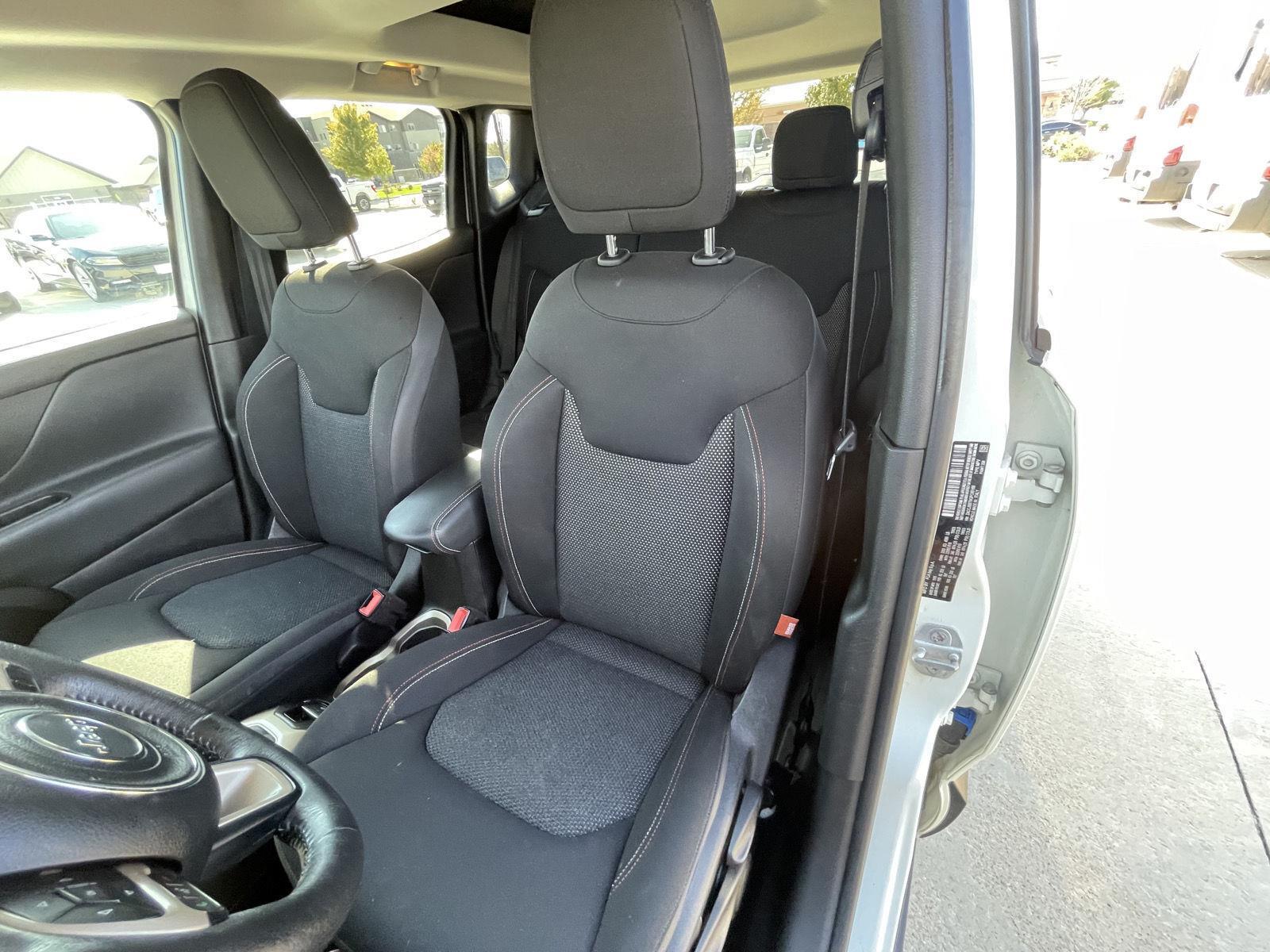 Vehicle photo 18