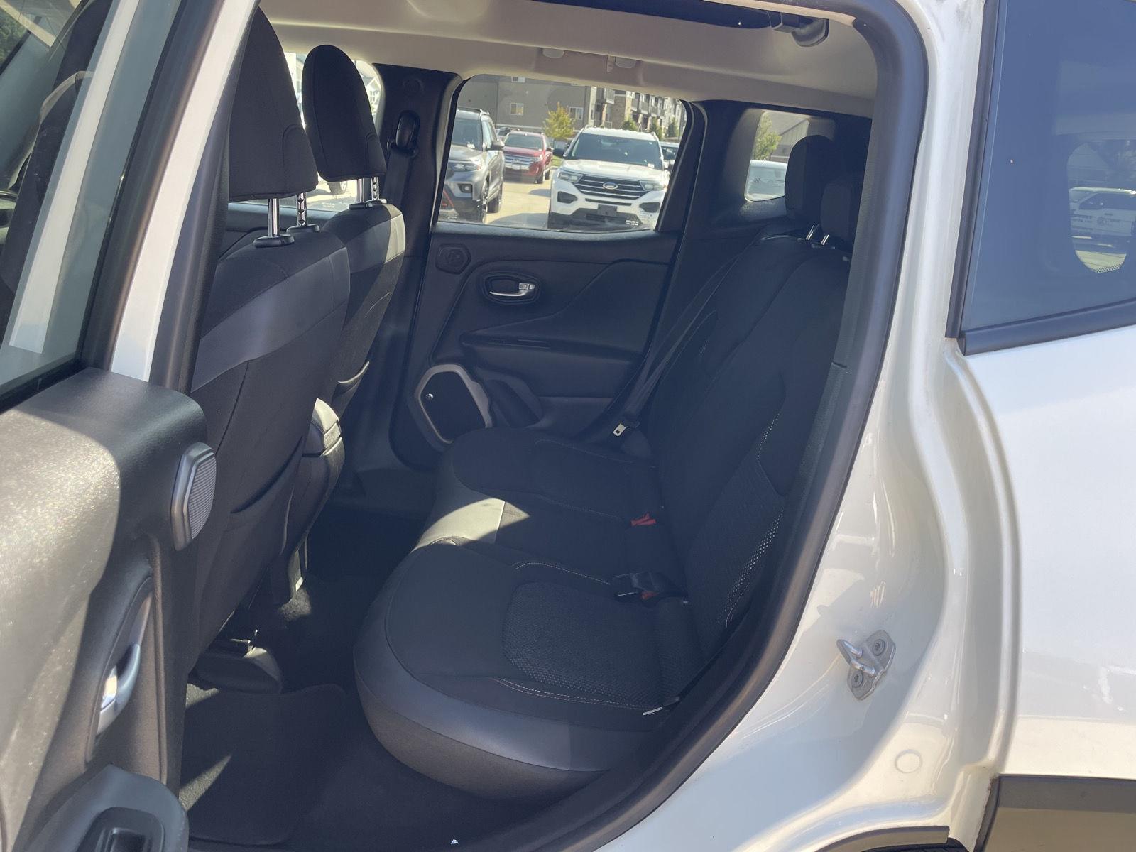 Vehicle photo 20