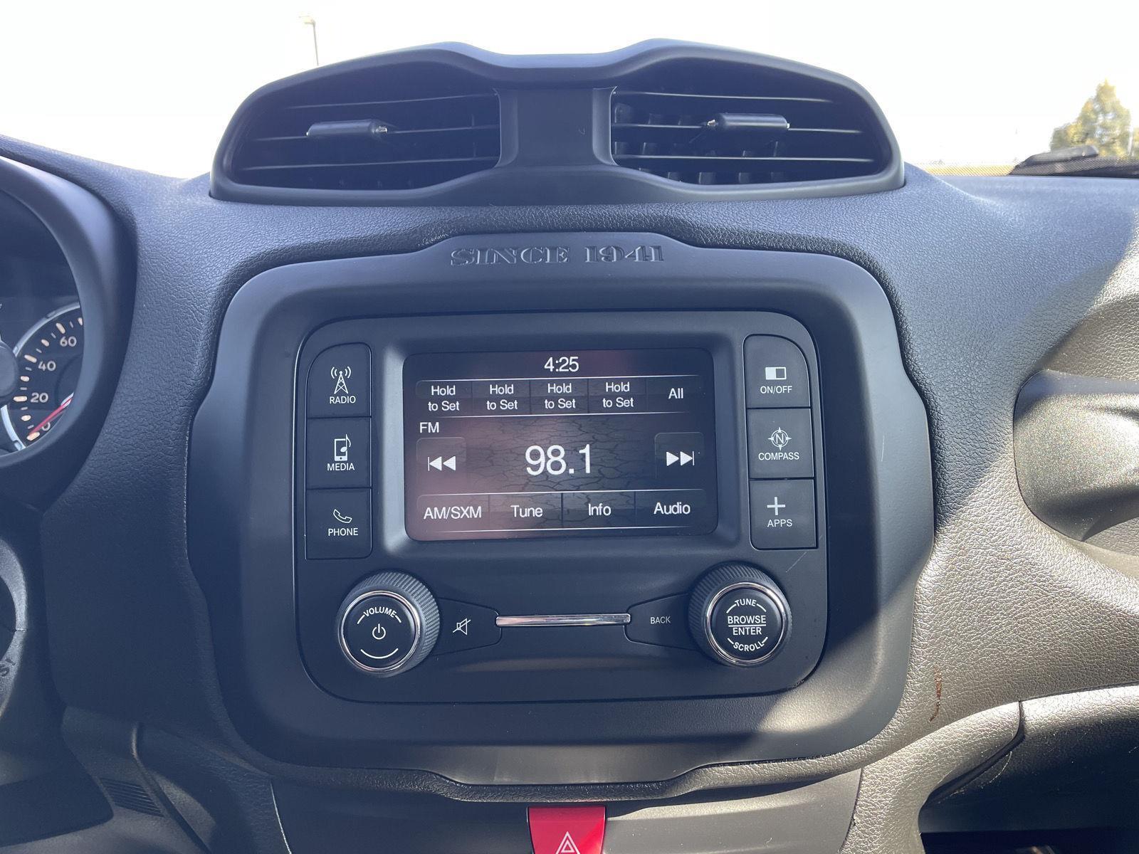 Vehicle photo 25