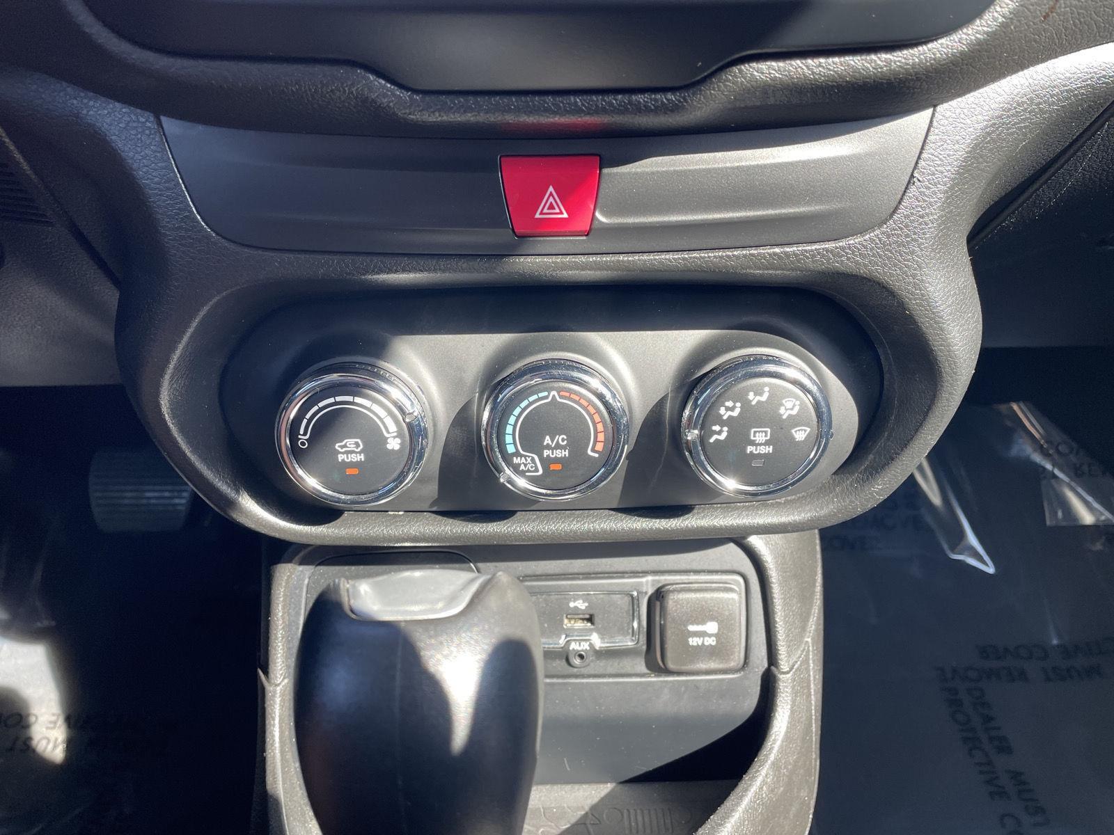 Vehicle photo 26