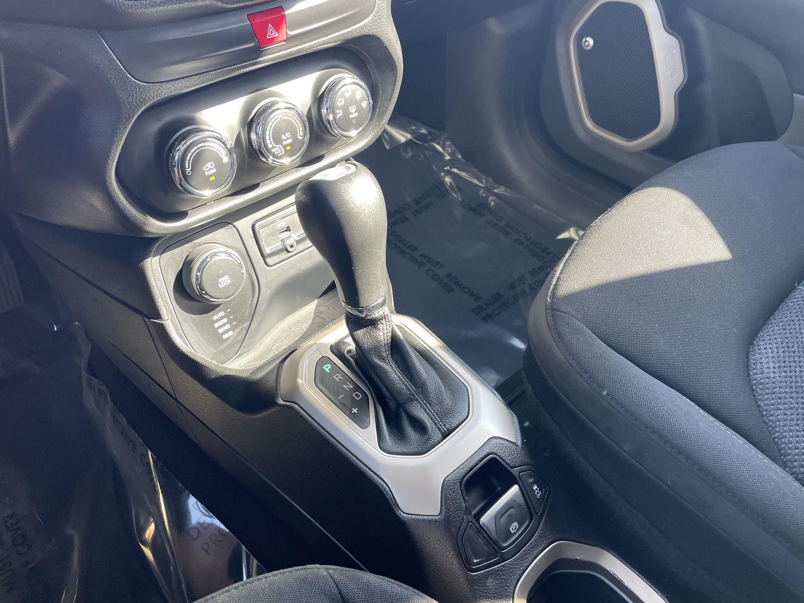 Vehicle photo 29