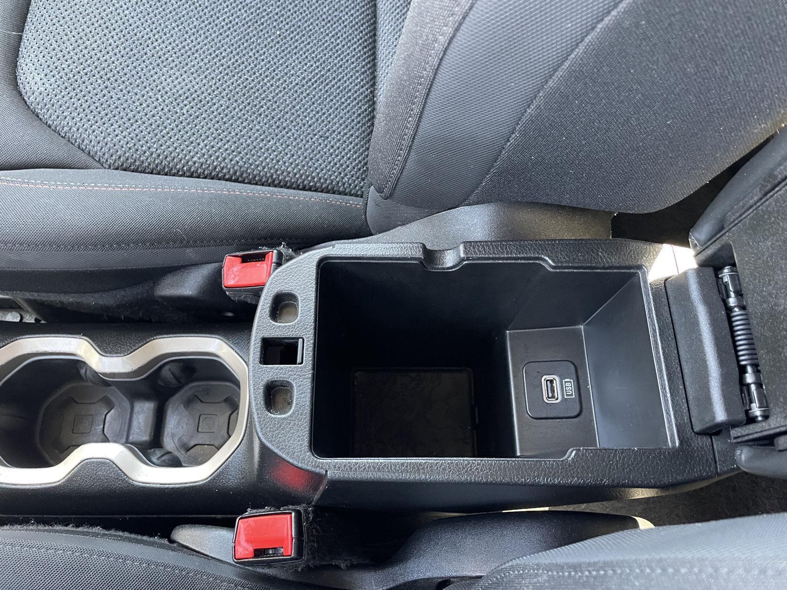 Vehicle photo 30