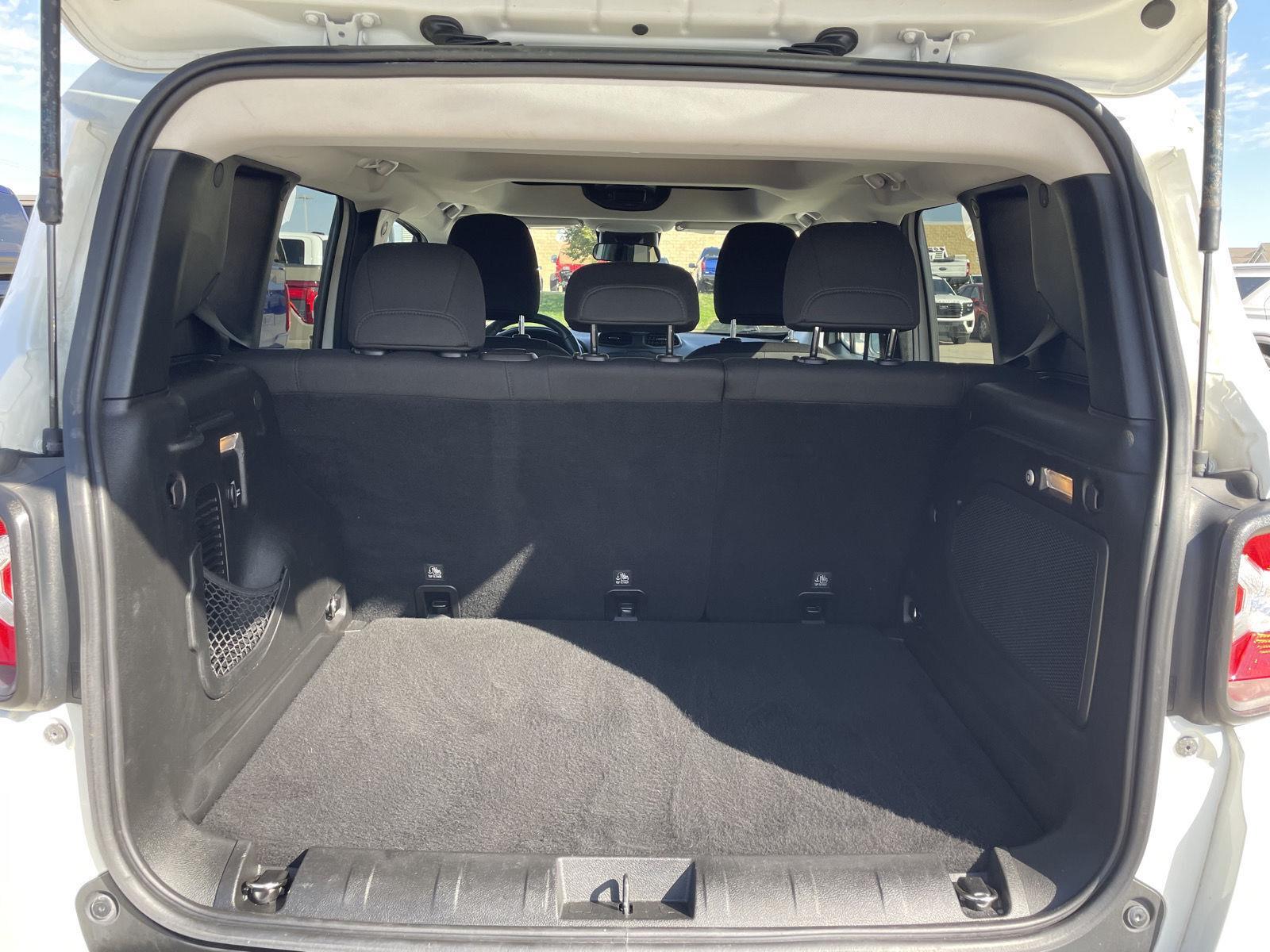 Vehicle photo 34