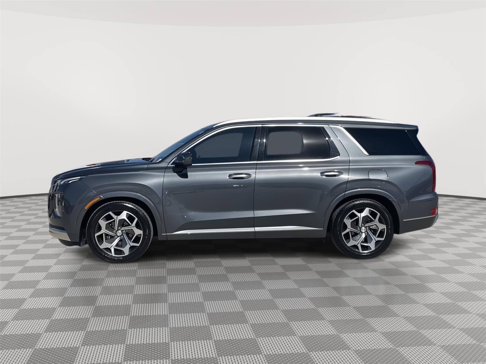 Vehicle photo 2