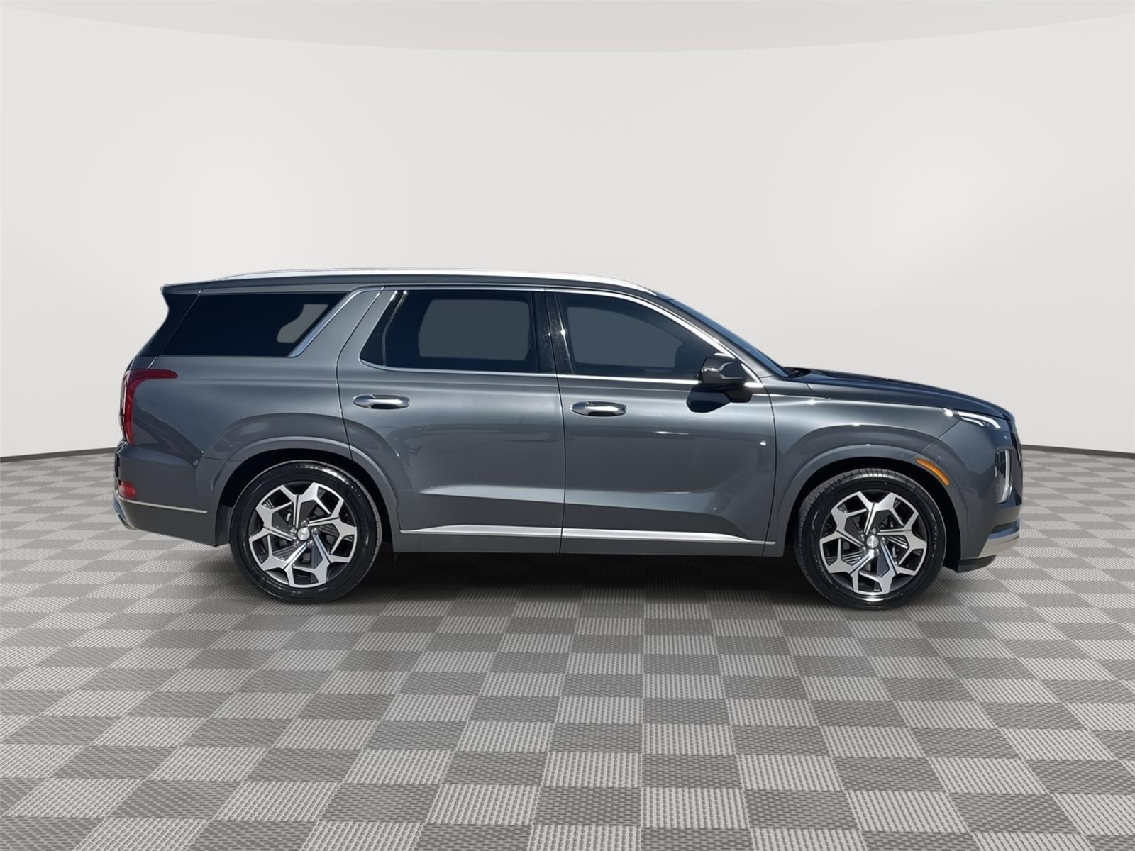 Vehicle photo 6