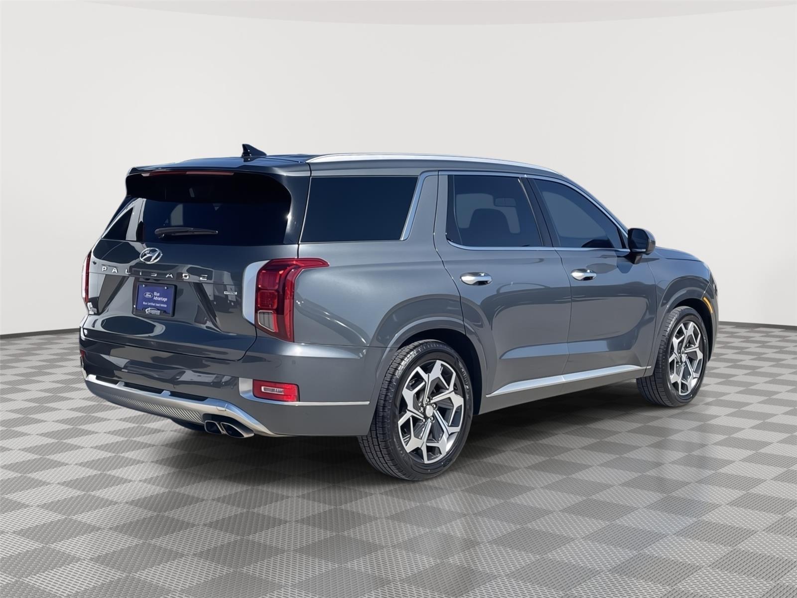 Vehicle photo 7