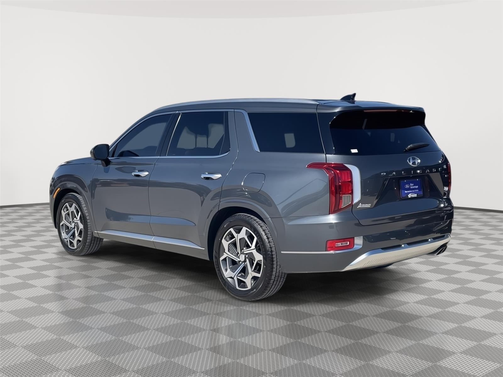 Vehicle photo 9