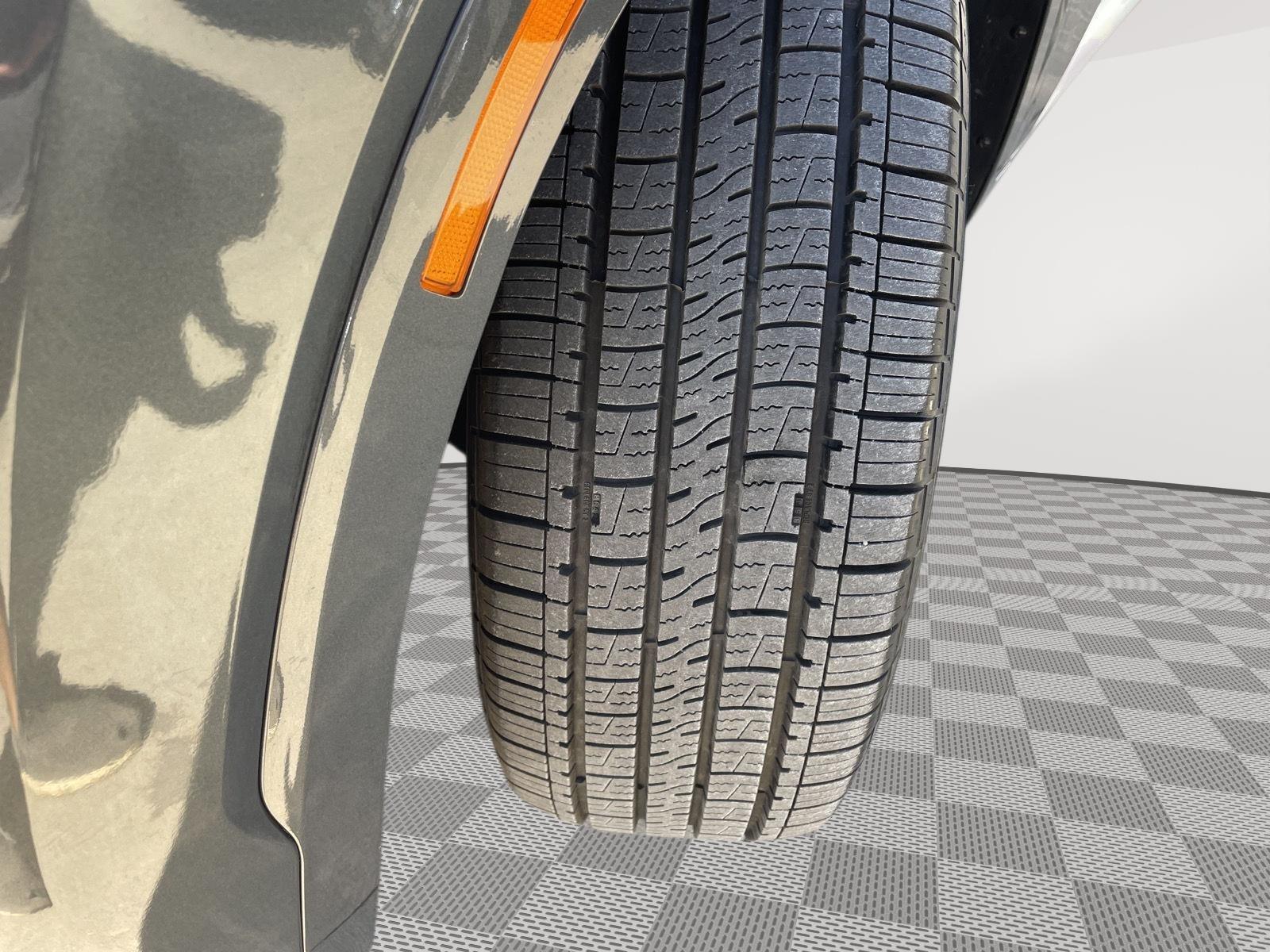 Vehicle photo 11